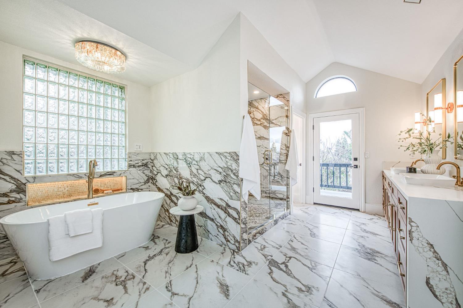 9381 N Woodmont Dr, Fresno, CA 93720