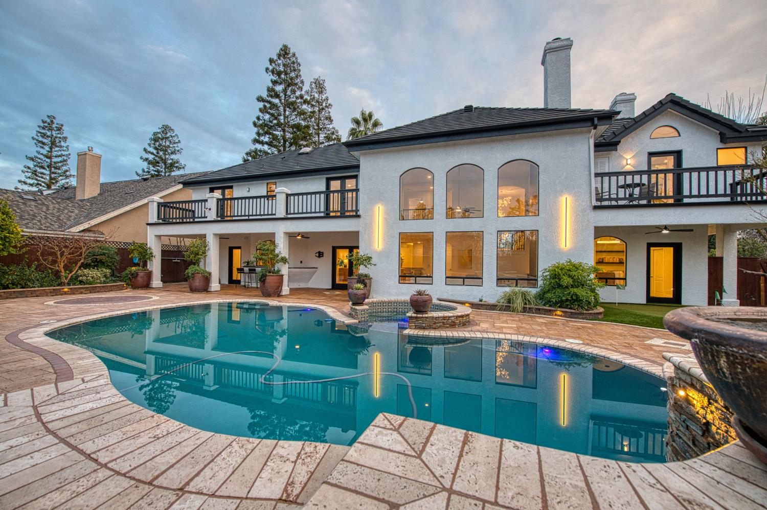 9381 N Woodmont Dr, Fresno, CA 93720