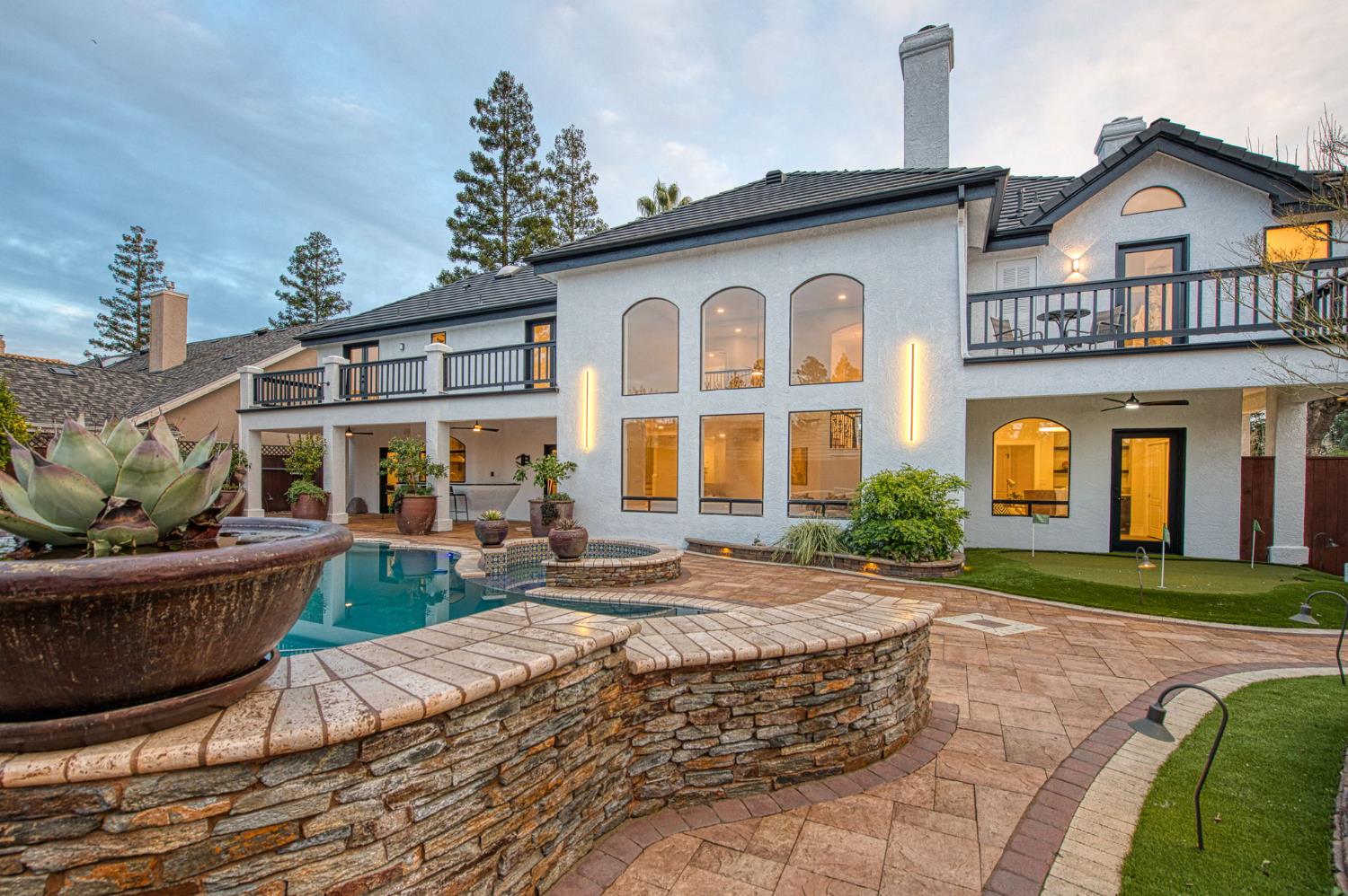 9381 N Woodmont Dr, Fresno, CA 93720