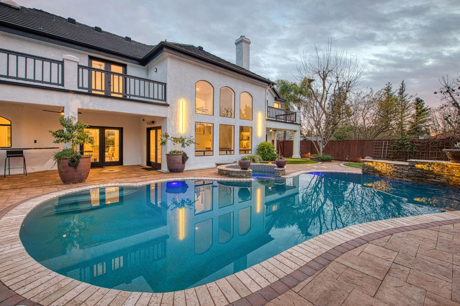 9381 N Woodmont Dr, Fresno, CA 93720