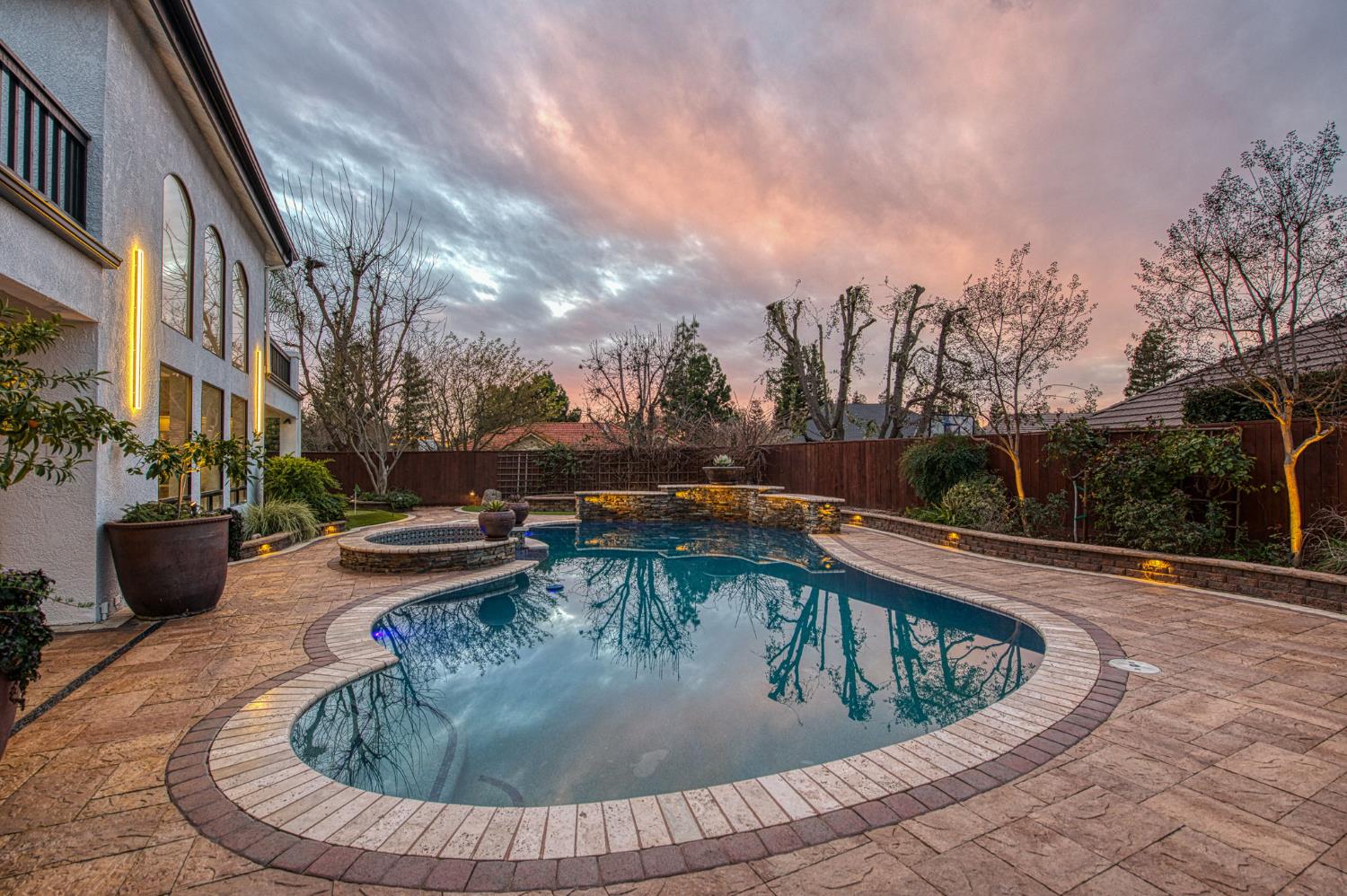 9381 N Woodmont Dr, Fresno, CA 93720