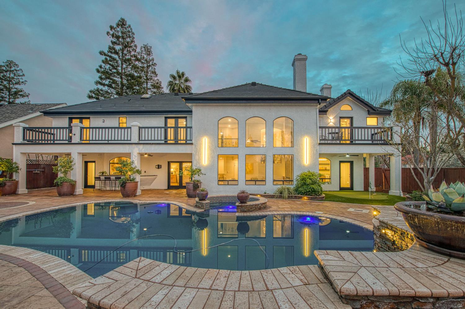 9381 N Woodmont Dr, Fresno, CA 93720