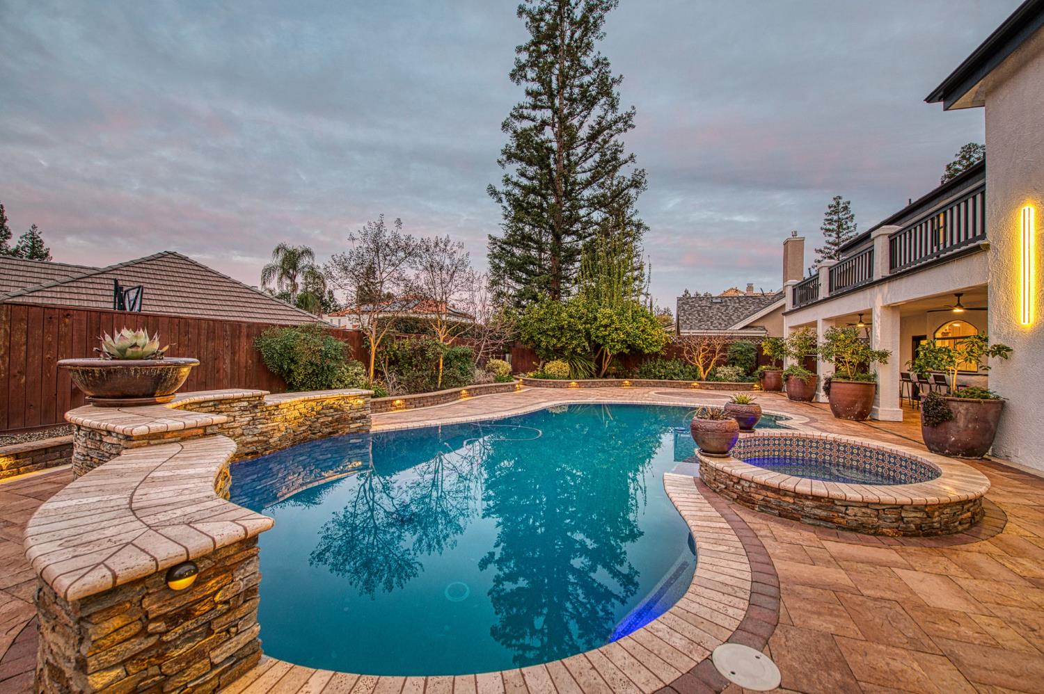 9381 N Woodmont Dr, Fresno, CA 93720