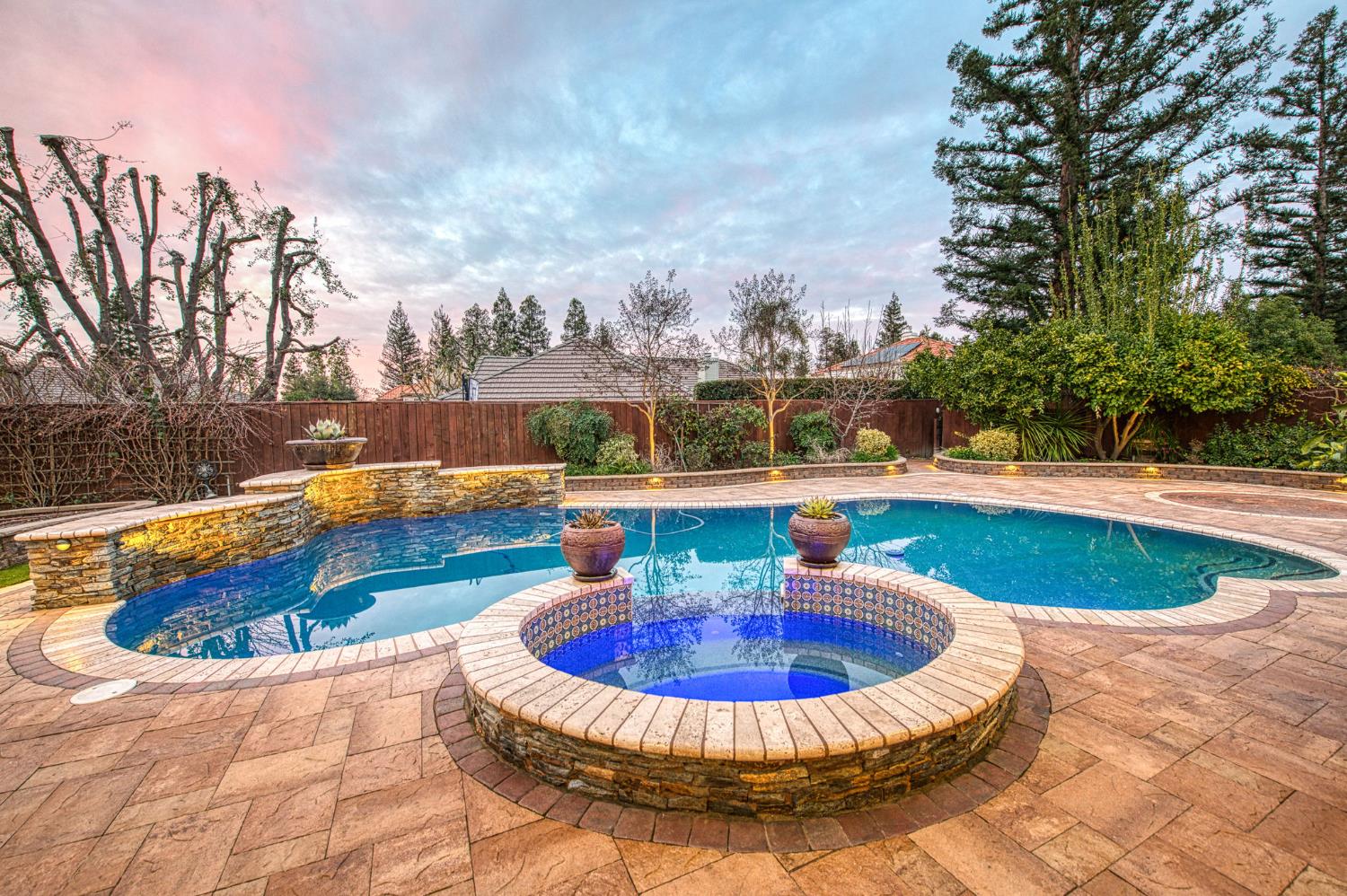 9381 N Woodmont Dr, Fresno, CA 93720