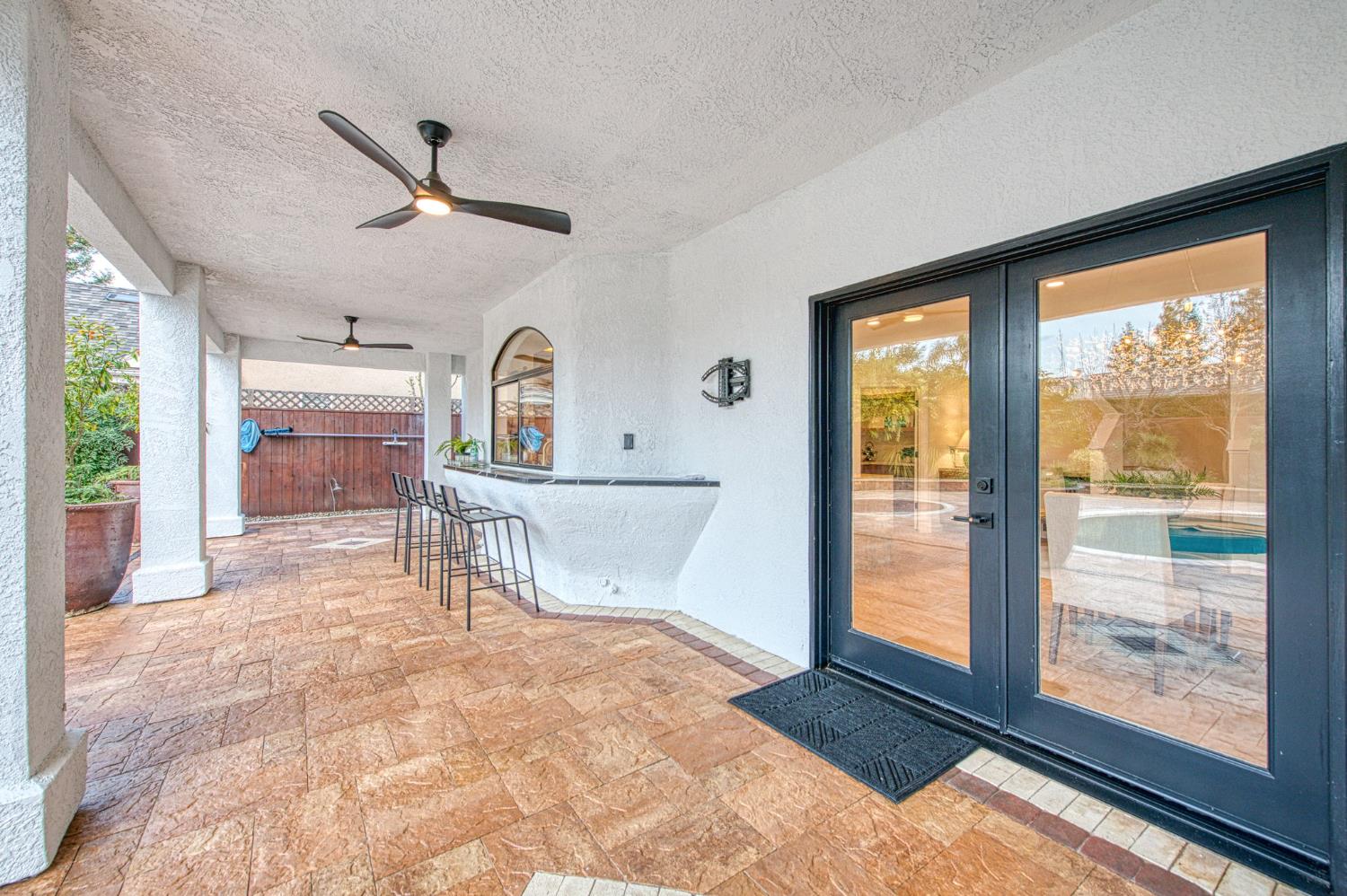 9381 N Woodmont Dr, Fresno, CA 93720