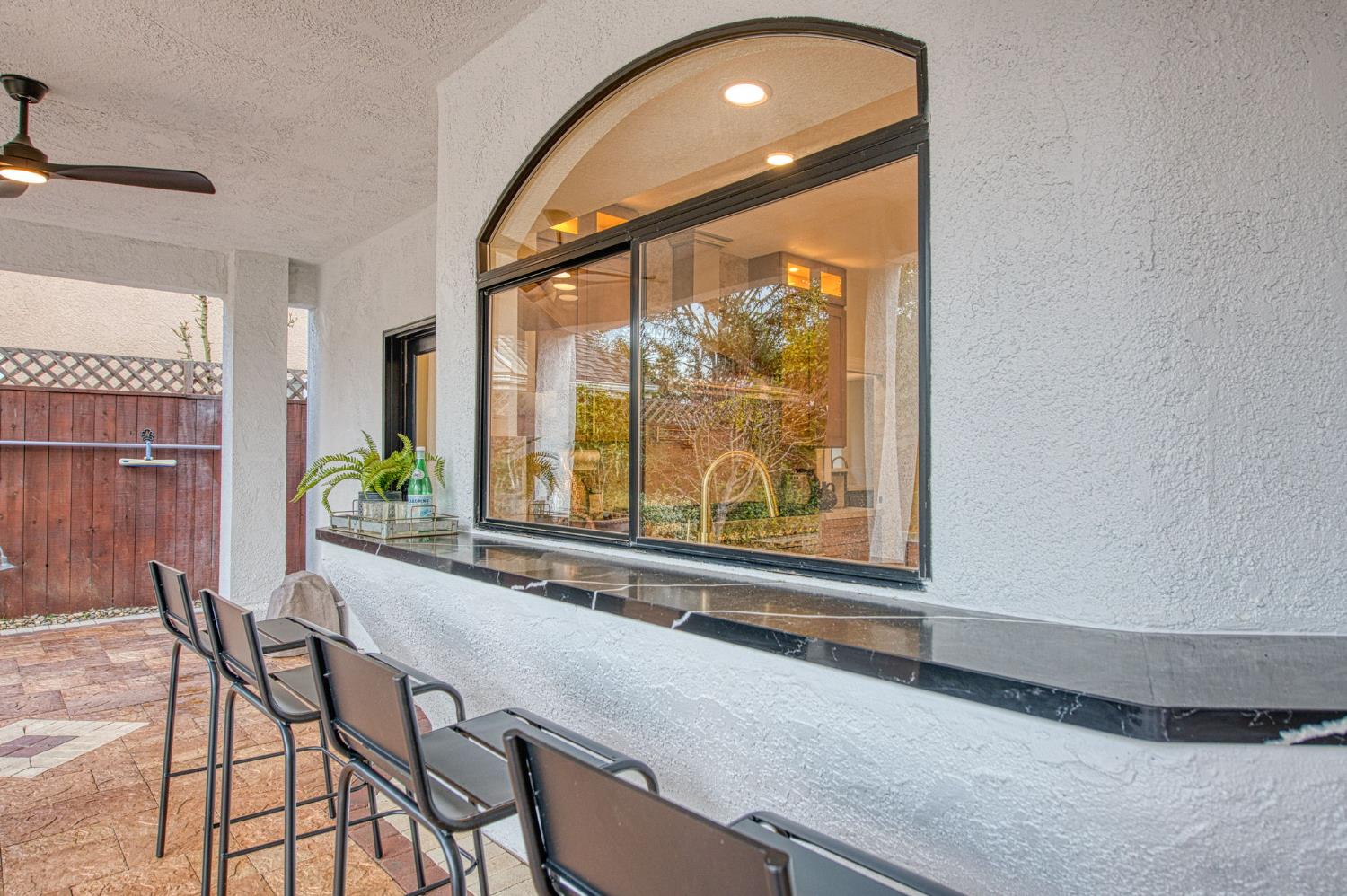 9381 N Woodmont Dr, Fresno, CA 93720