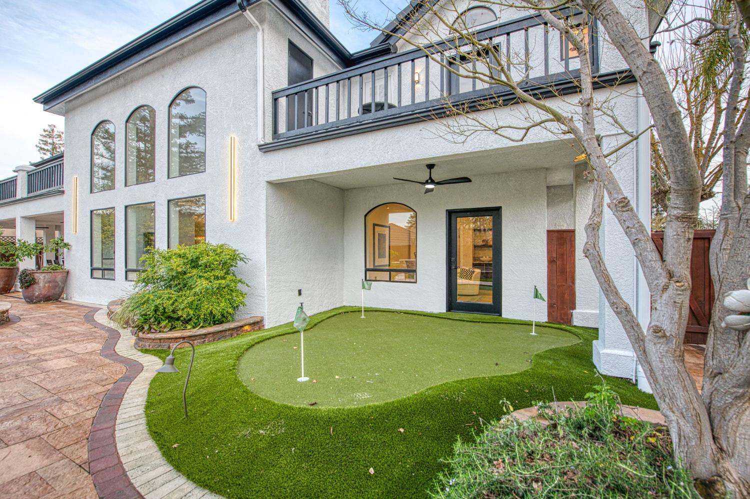 9381 N Woodmont Dr, Fresno, CA 93720