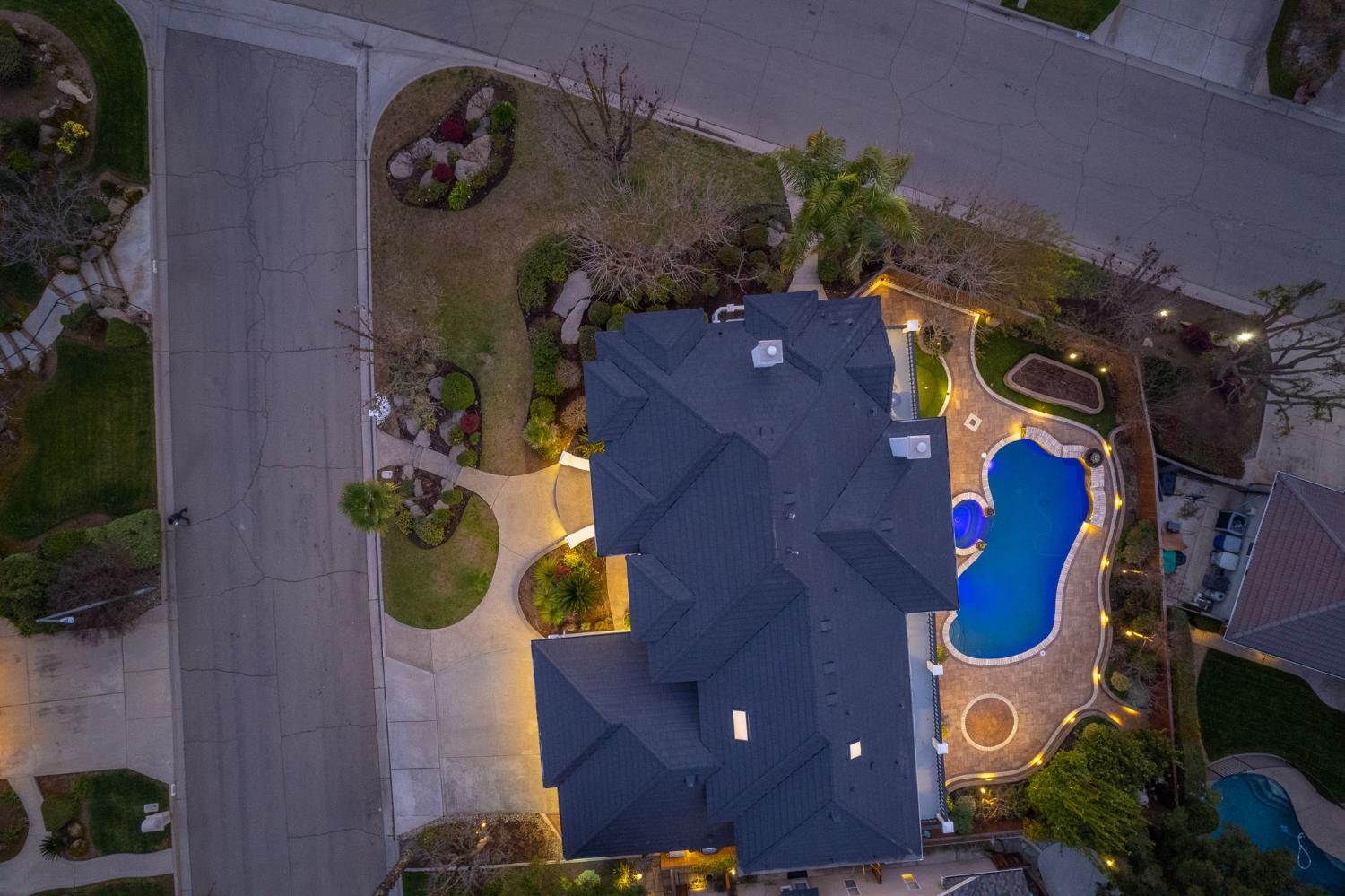 9381 N Woodmont Dr, Fresno, CA 93720