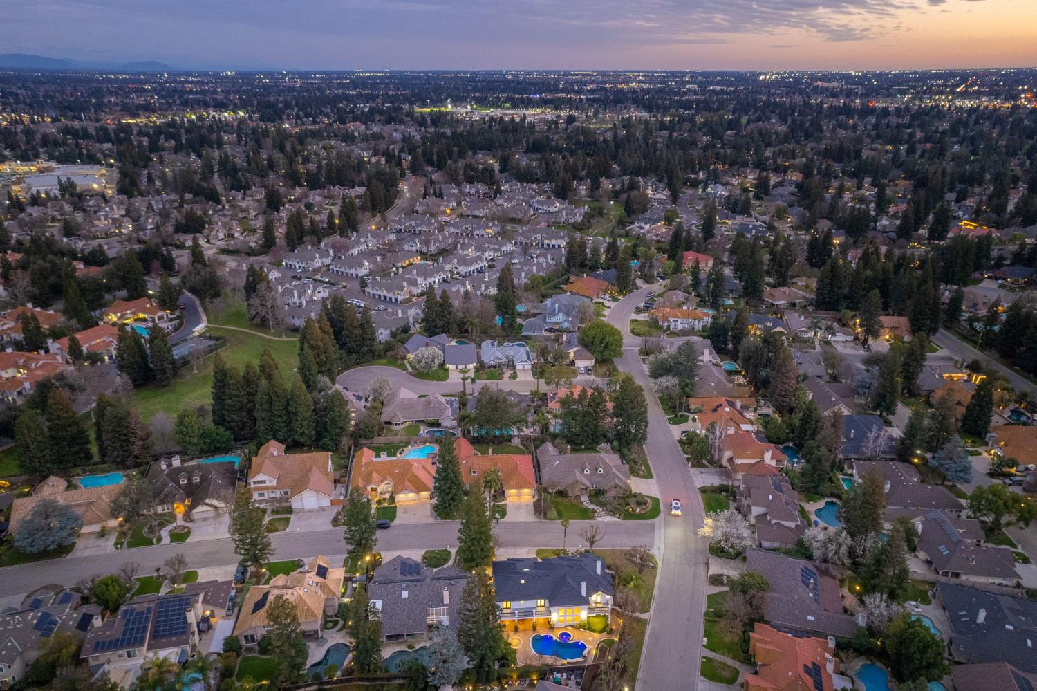 9381 N Woodmont Dr, Fresno, CA 93720