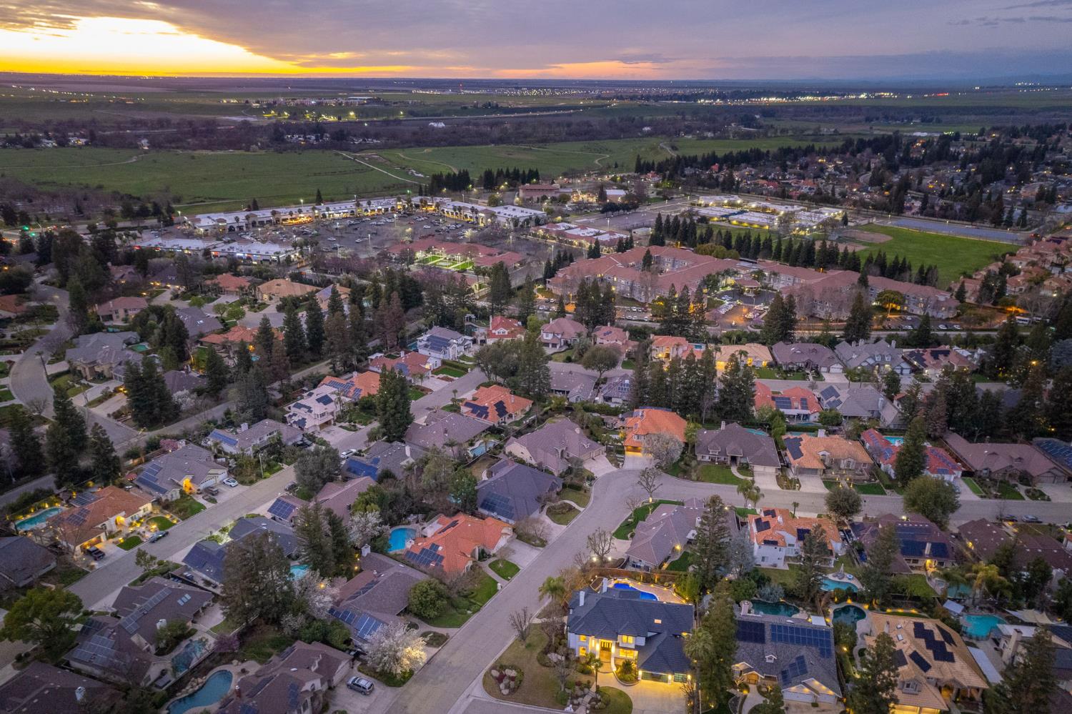 9381 N Woodmont Dr, Fresno, CA 93720