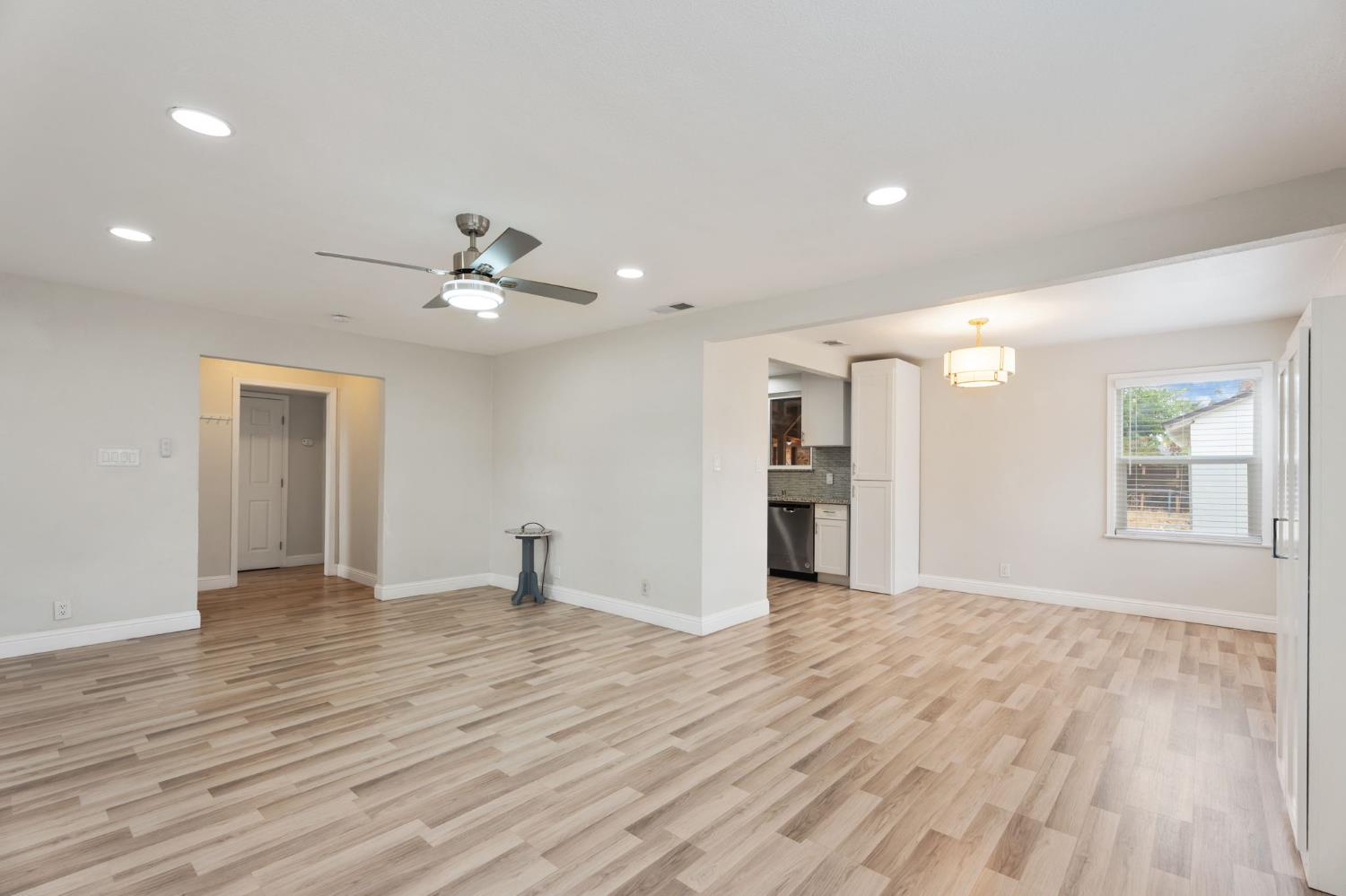 818 W Peralta Way, Fresno, CA 93705