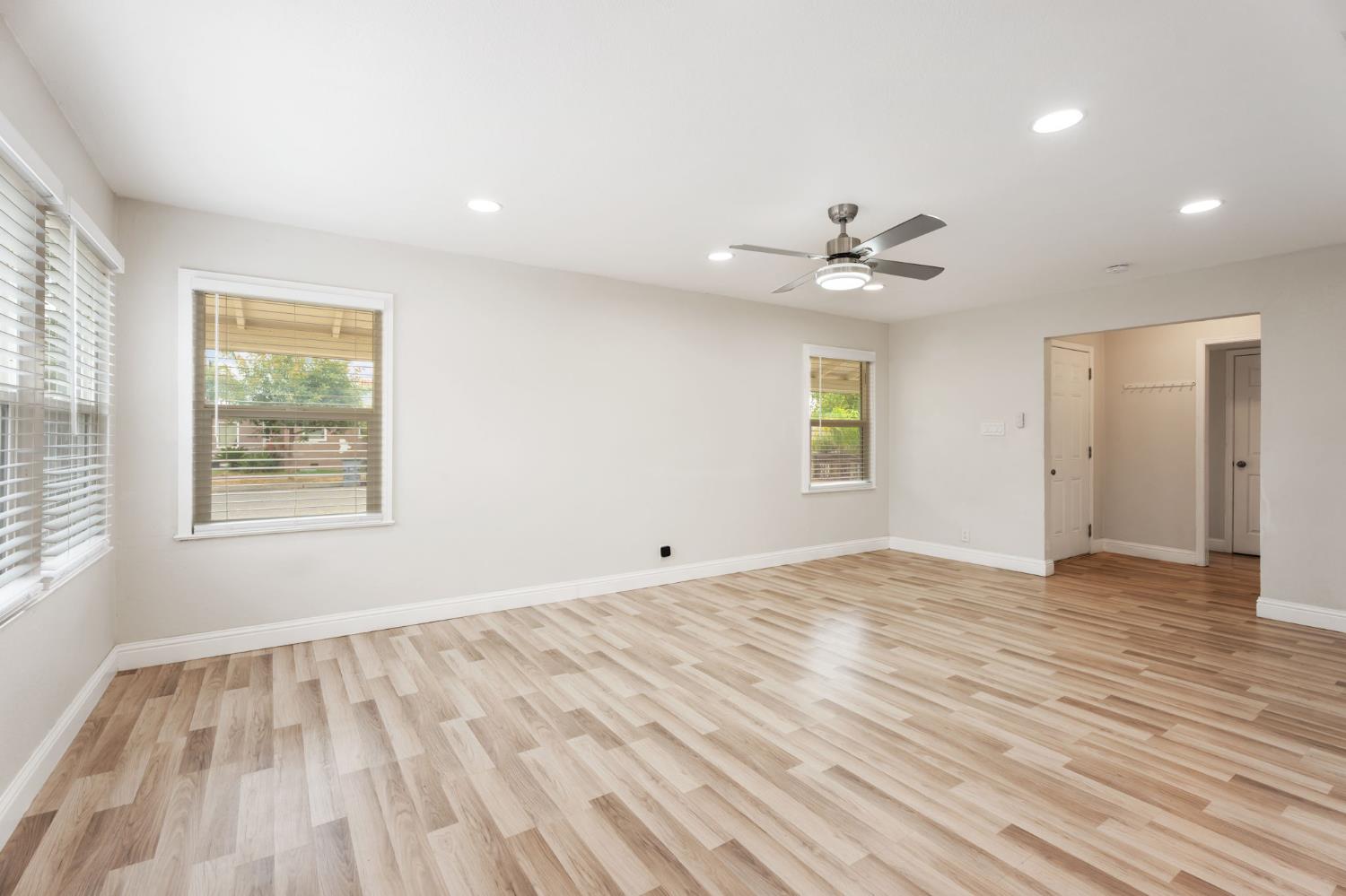 818 W Peralta Way, Fresno, CA 93705