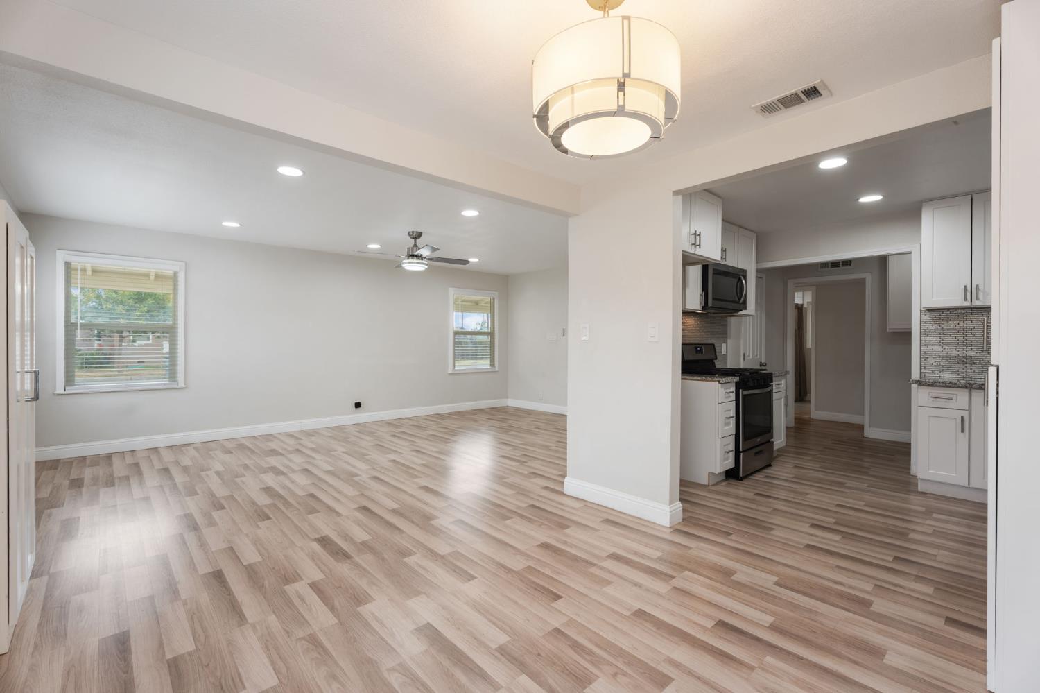 818 W Peralta Way, Fresno, CA 93705