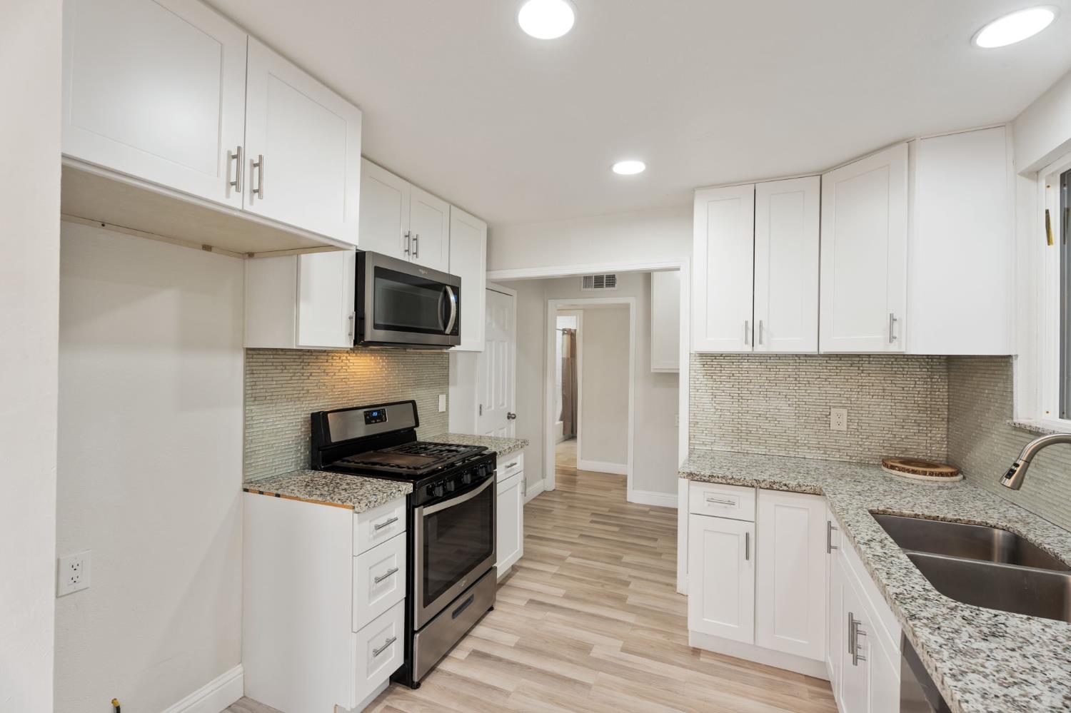 818 W Peralta Way, Fresno, CA 93705