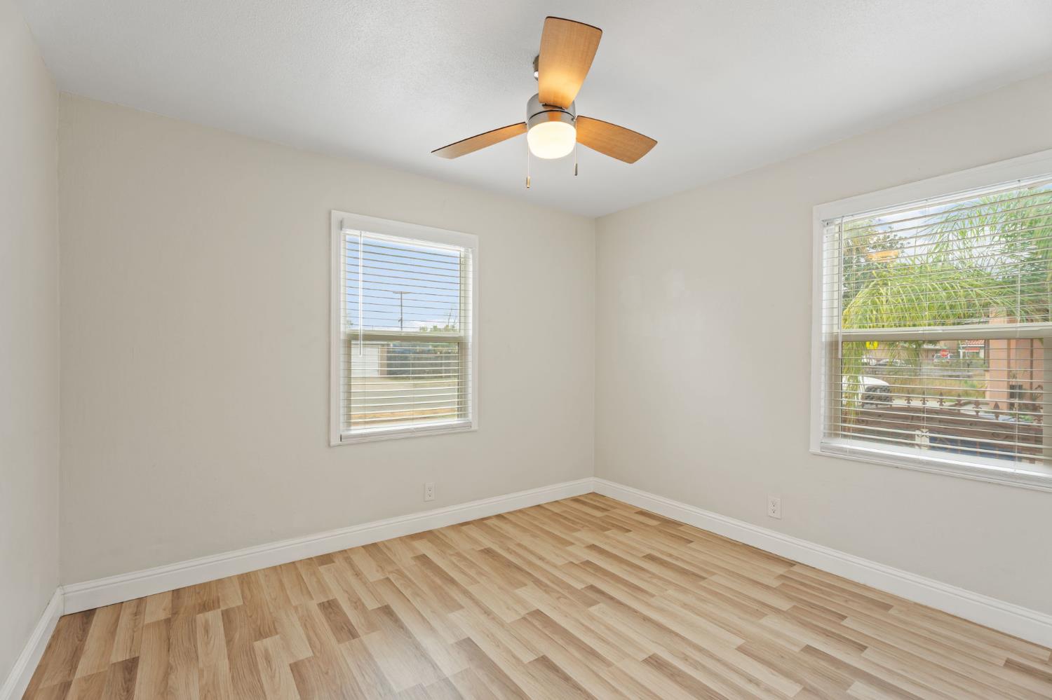 818 W Peralta Way, Fresno, CA 93705