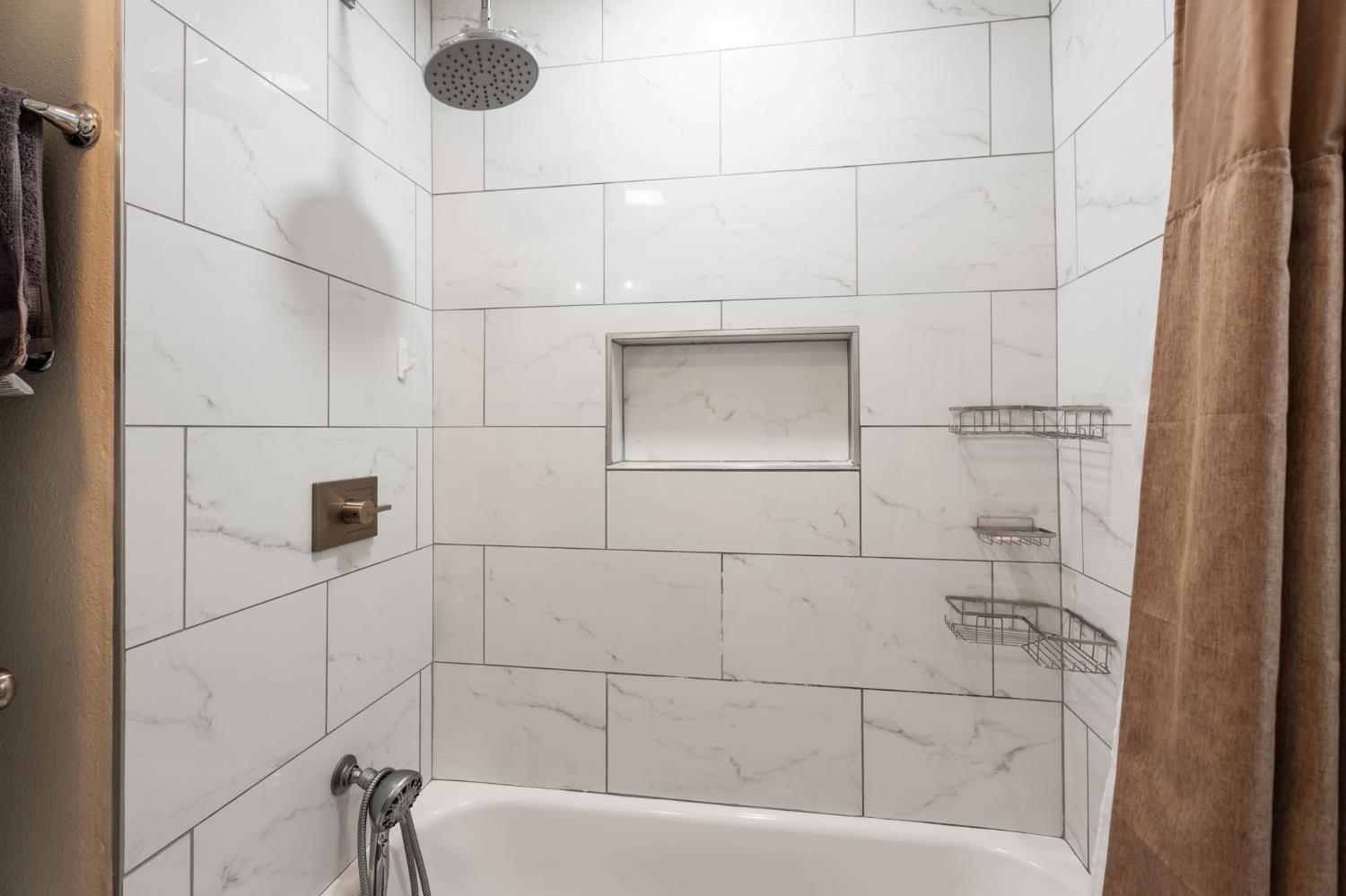 818 W Peralta Way, Fresno, CA 93705