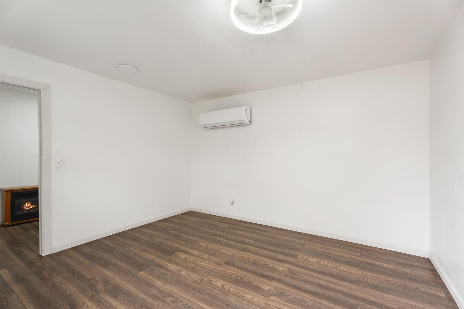 818 W Peralta Way, Fresno, CA 93705