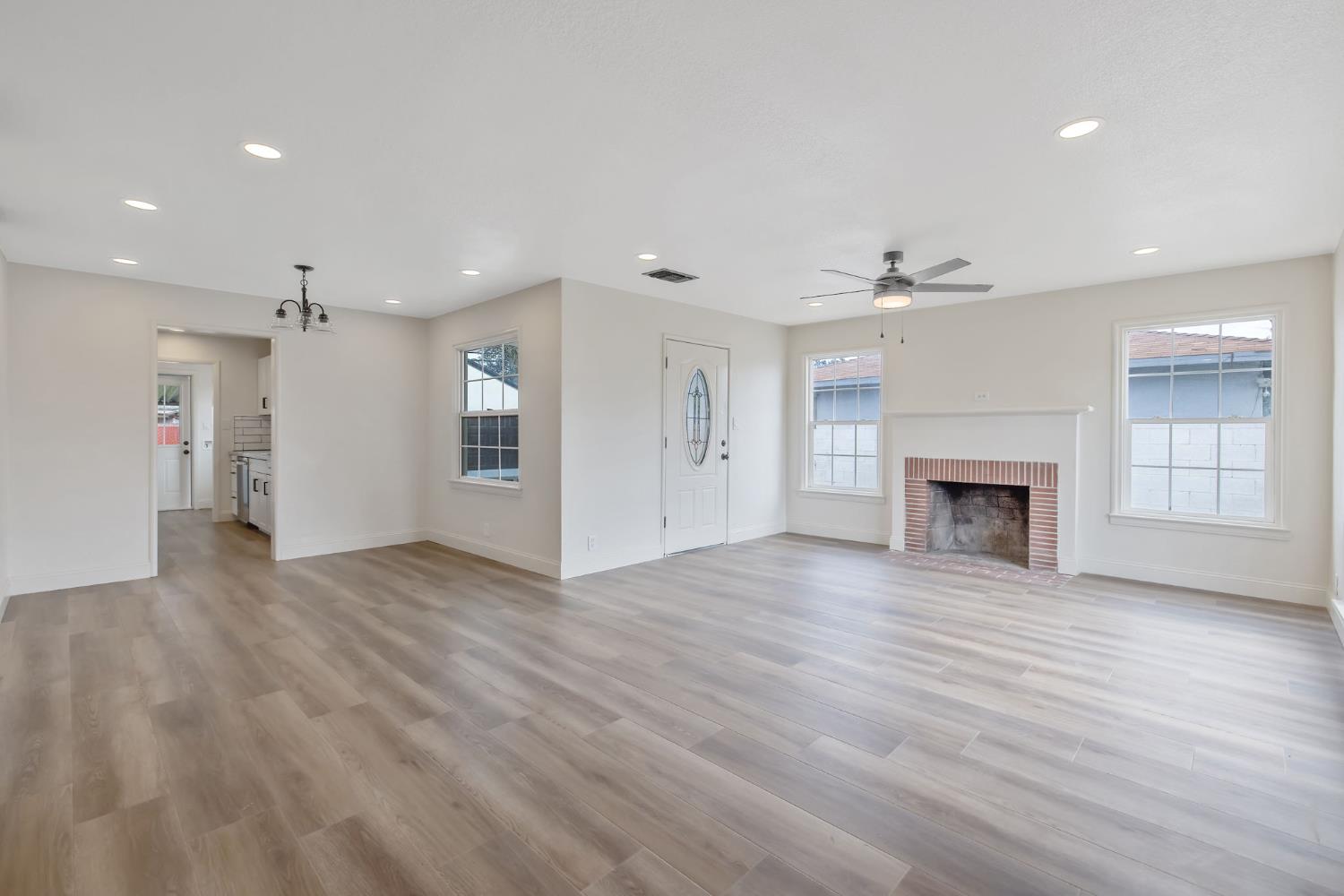 5009 E Clay Ave, Fresno, CA 93727