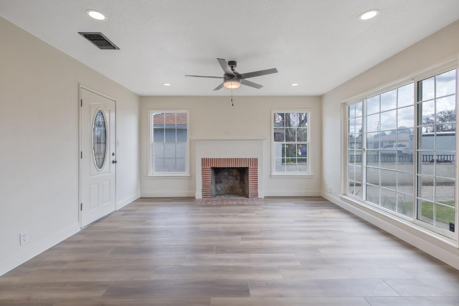 5009 E Clay Ave, Fresno, CA 93727