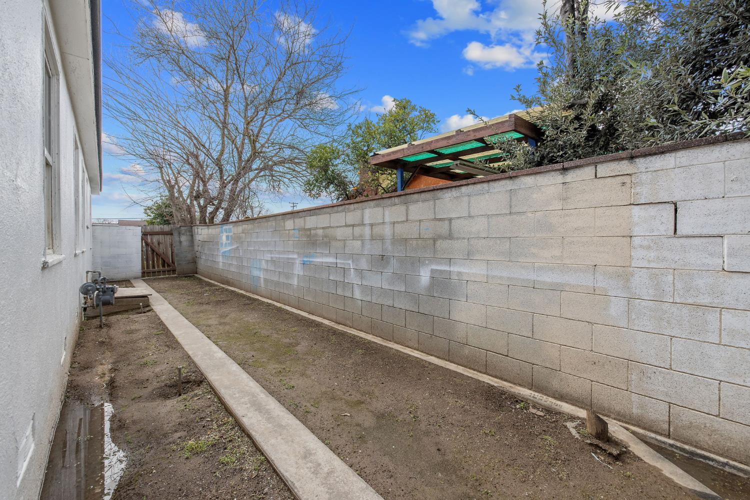 5009 E Clay Ave, Fresno, CA 93727