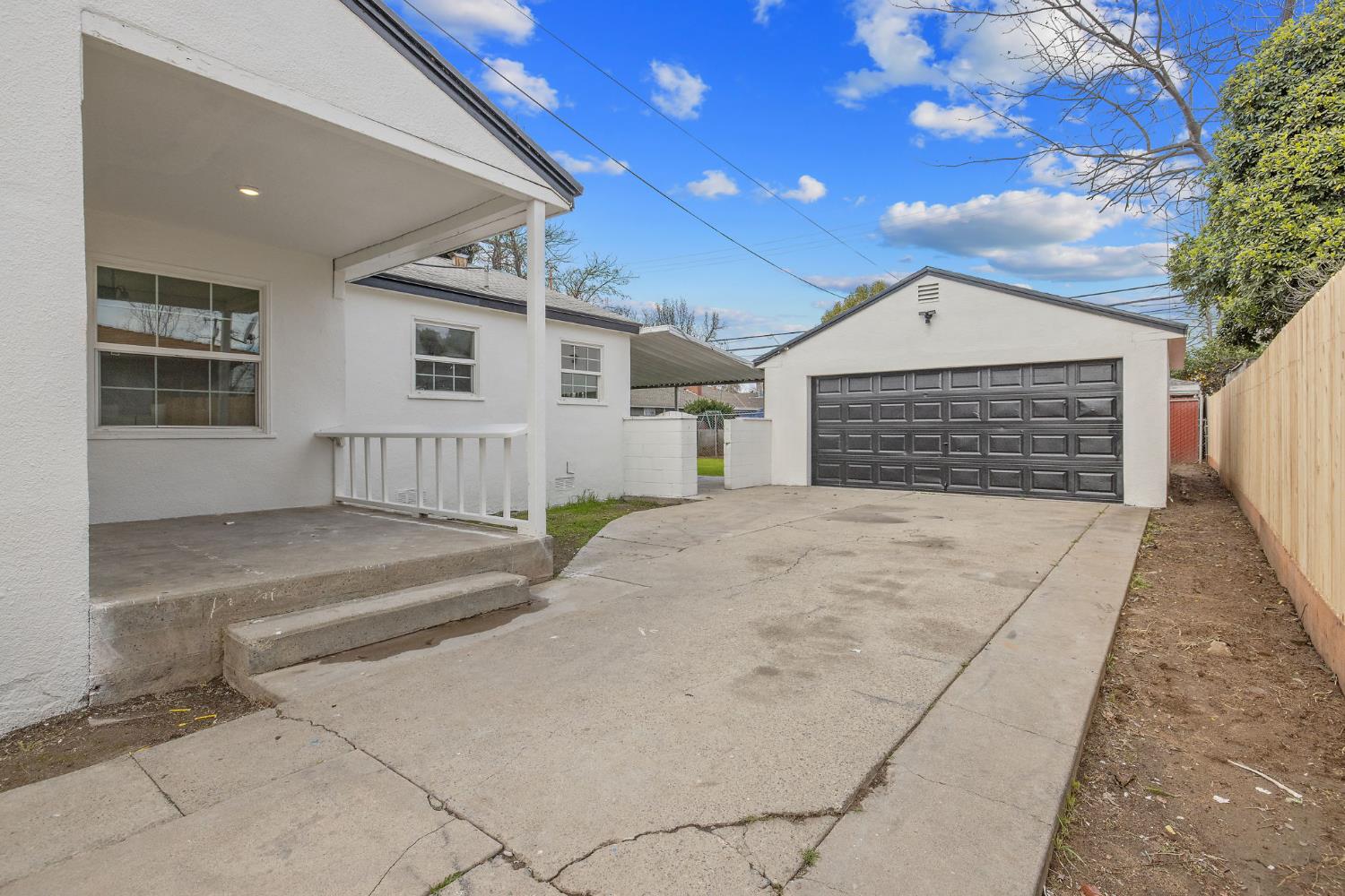 5009 E Clay Ave, Fresno, CA 93727