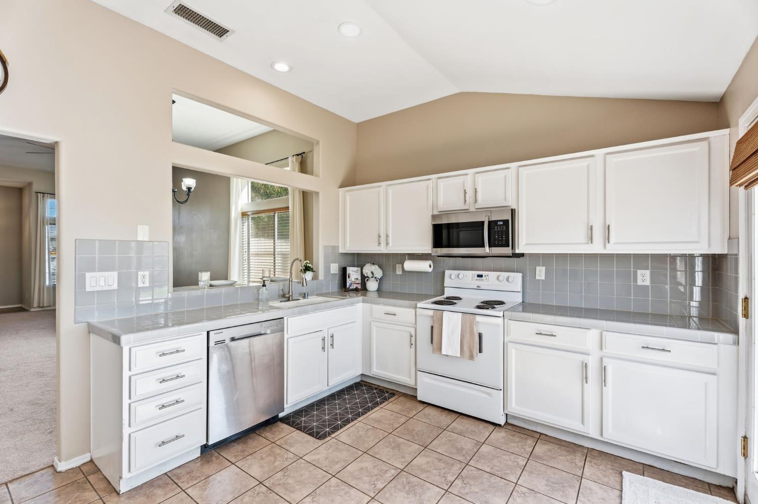 6615 N Babigian Ave, Fresno, CA 93722