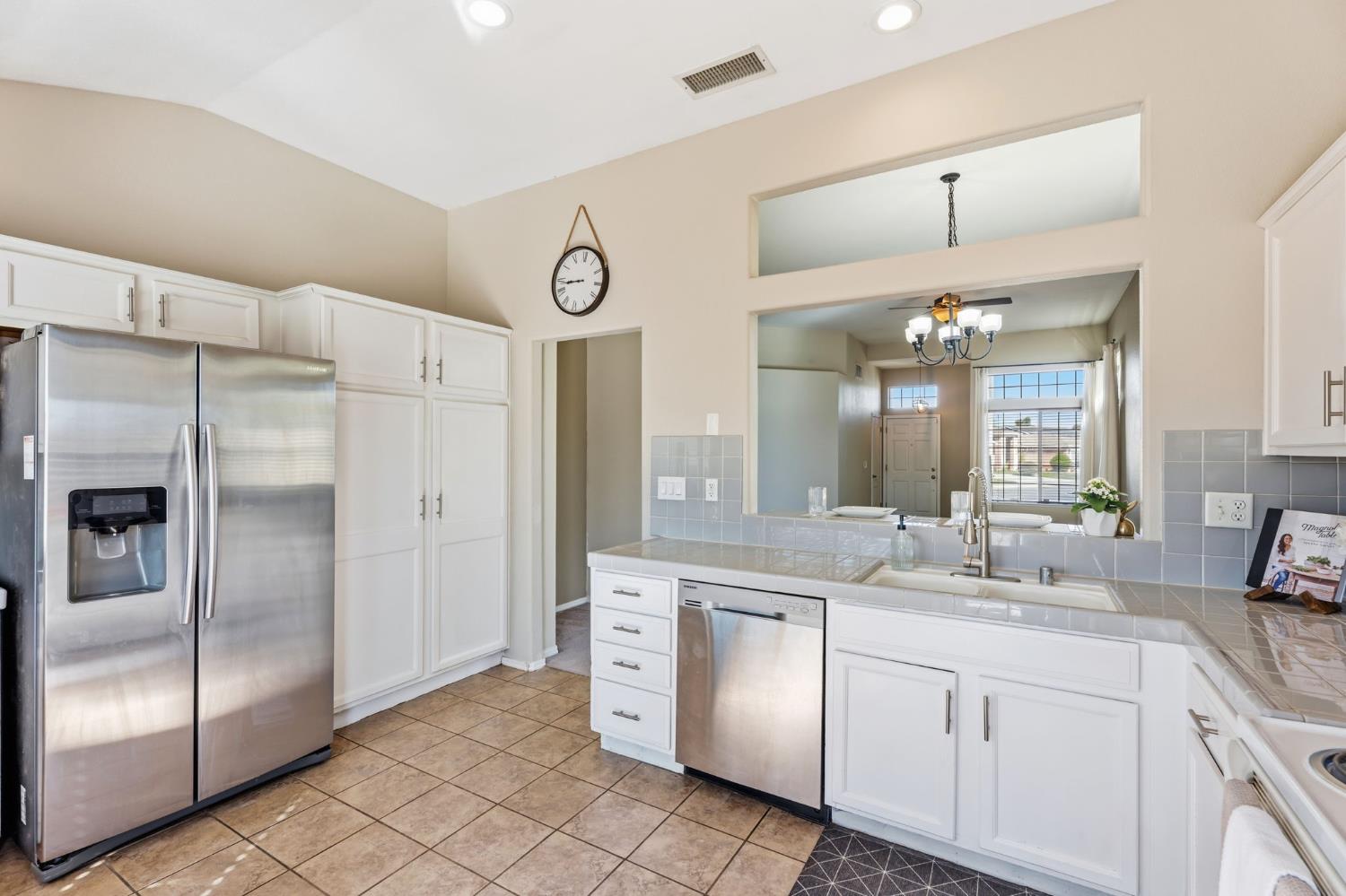 6615 N Babigian Ave, Fresno, CA 93722