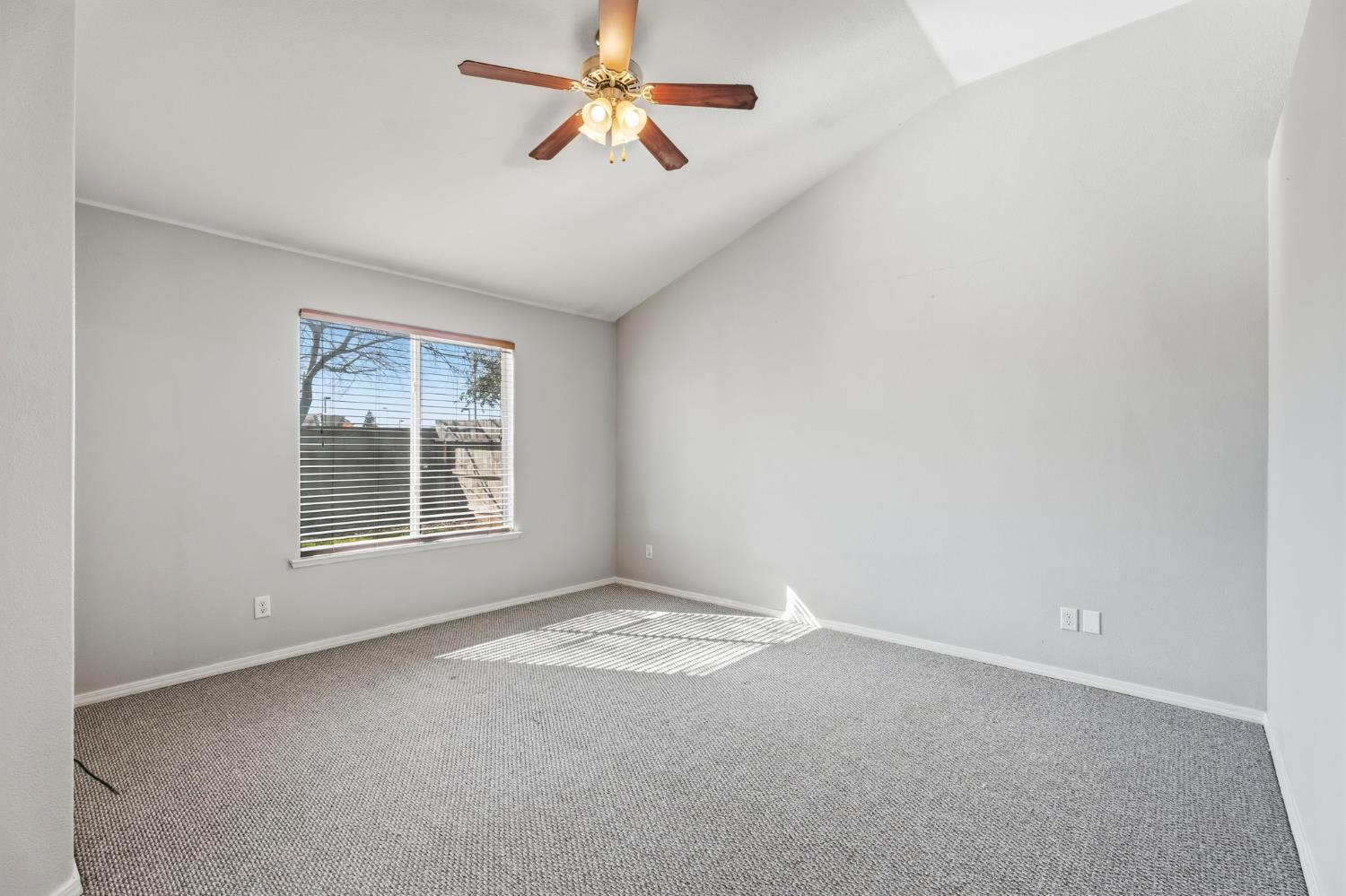 6615 N Babigian Ave, Fresno, CA 93722