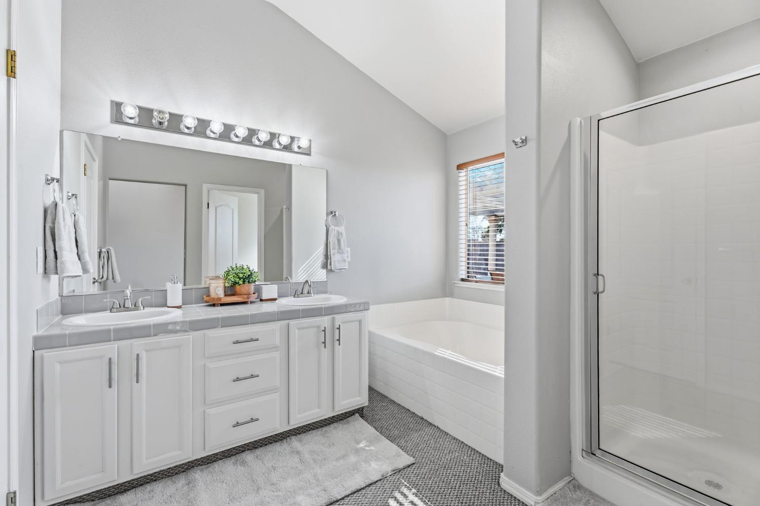 6615 N Babigian Ave, Fresno, CA 93722