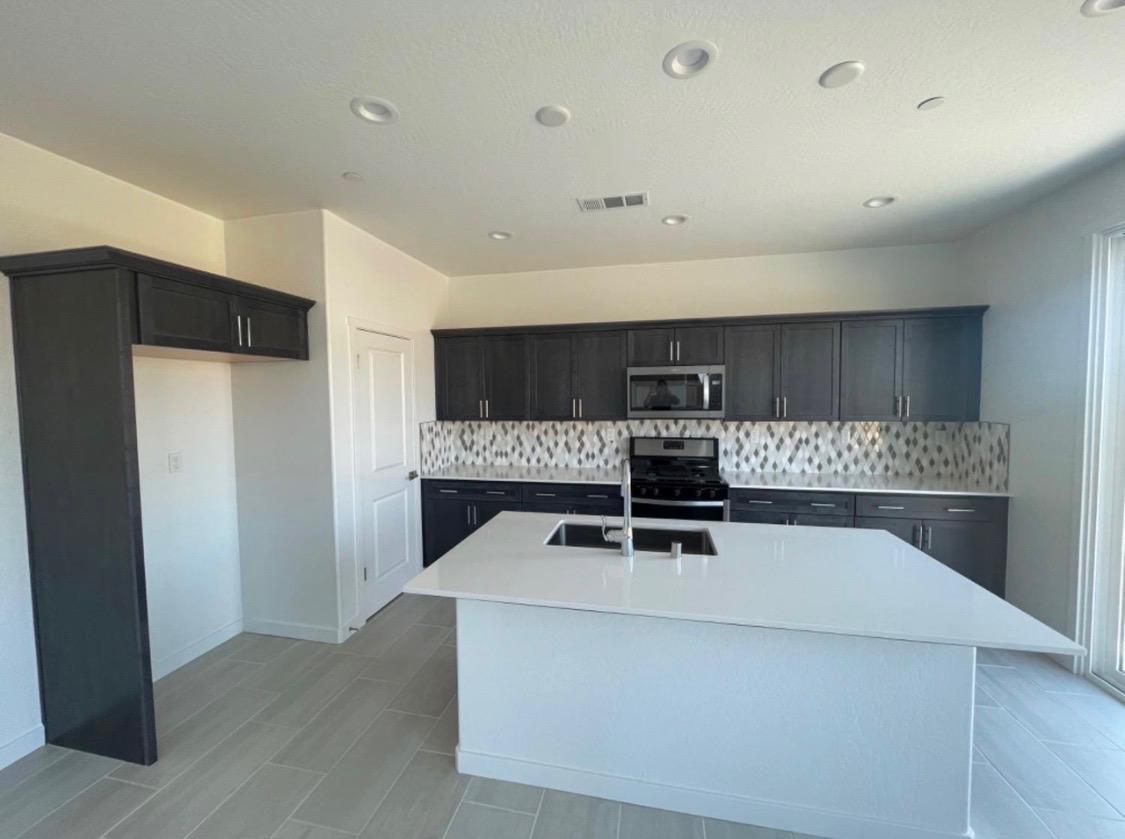 4183 N Reed Ave, Fresno, CA 93723