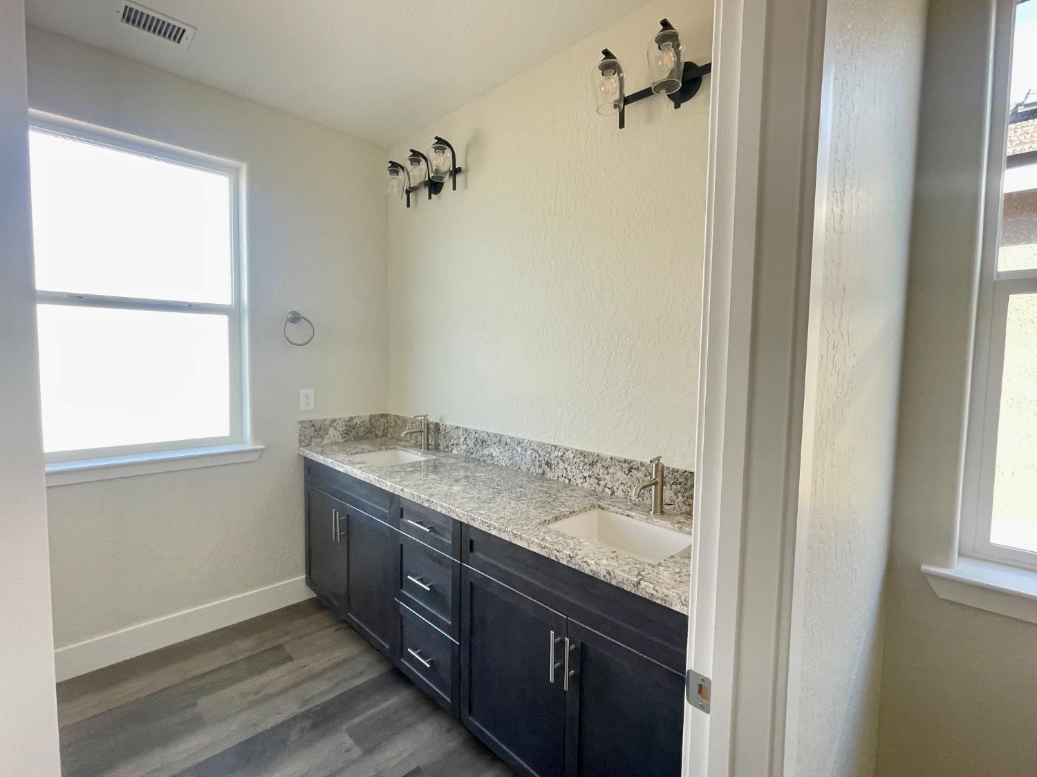 16220 West David Ave, Kerman, CA 93630