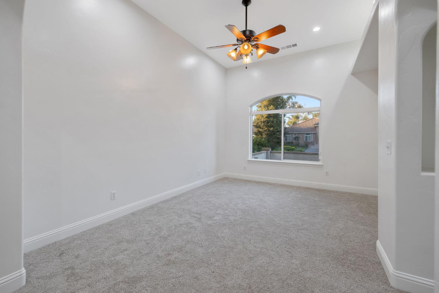 4421 E Douglas Ave, Visalia, CA 93292