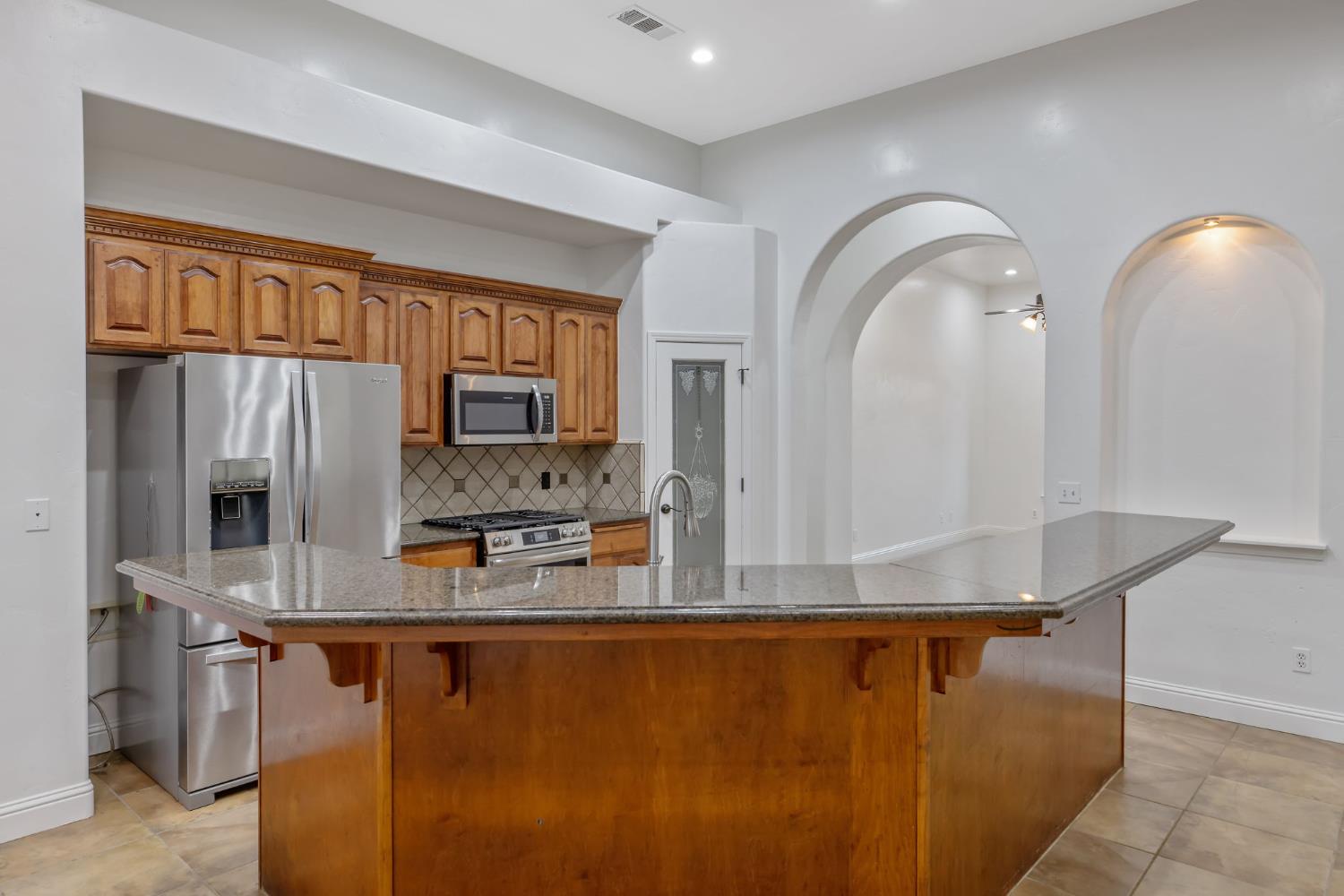 4421 E Douglas Ave, Visalia, CA 93292