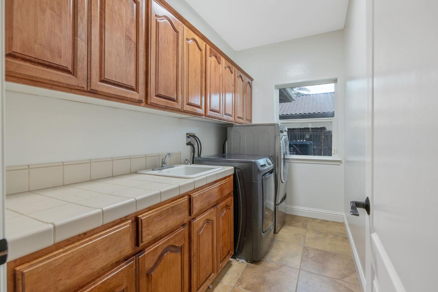 4421 E Douglas Ave, Visalia, CA 93292