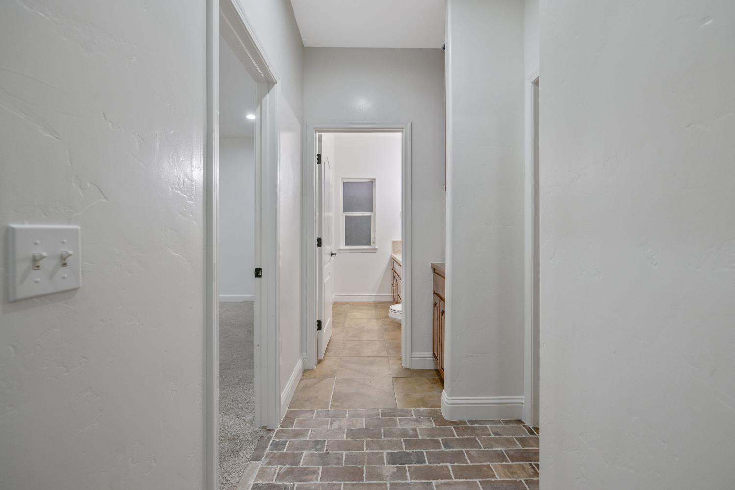 4421 E Douglas Ave, Visalia, CA 93292