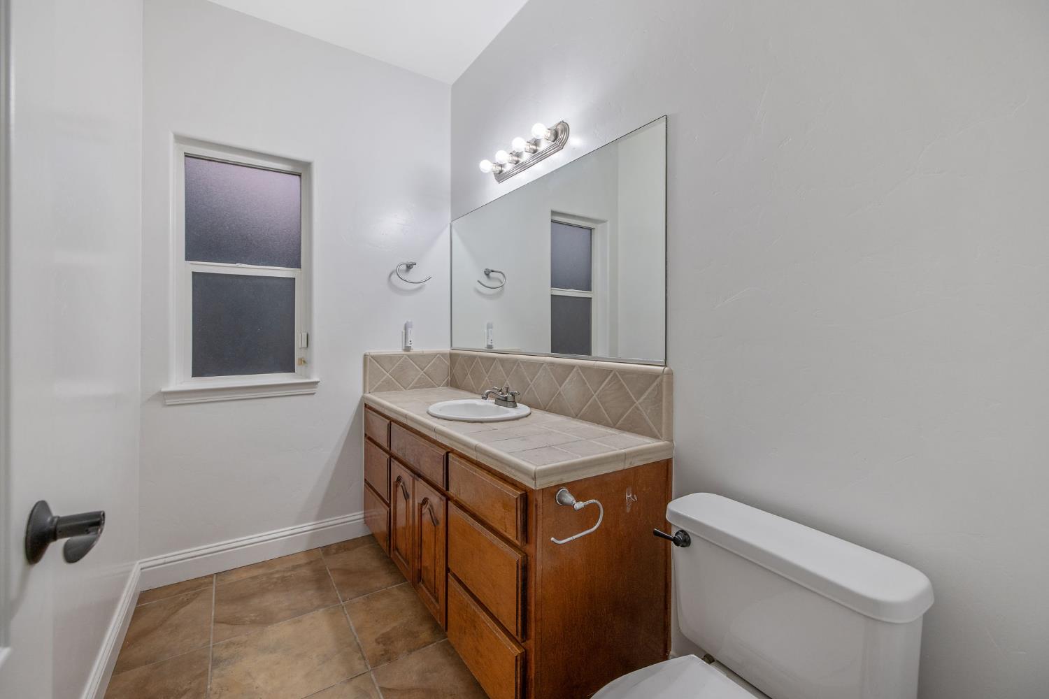 4421 E Douglas Ave, Visalia, CA 93292