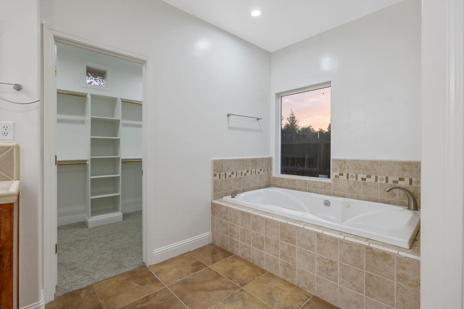 4421 E Douglas Ave, Visalia, CA 93292