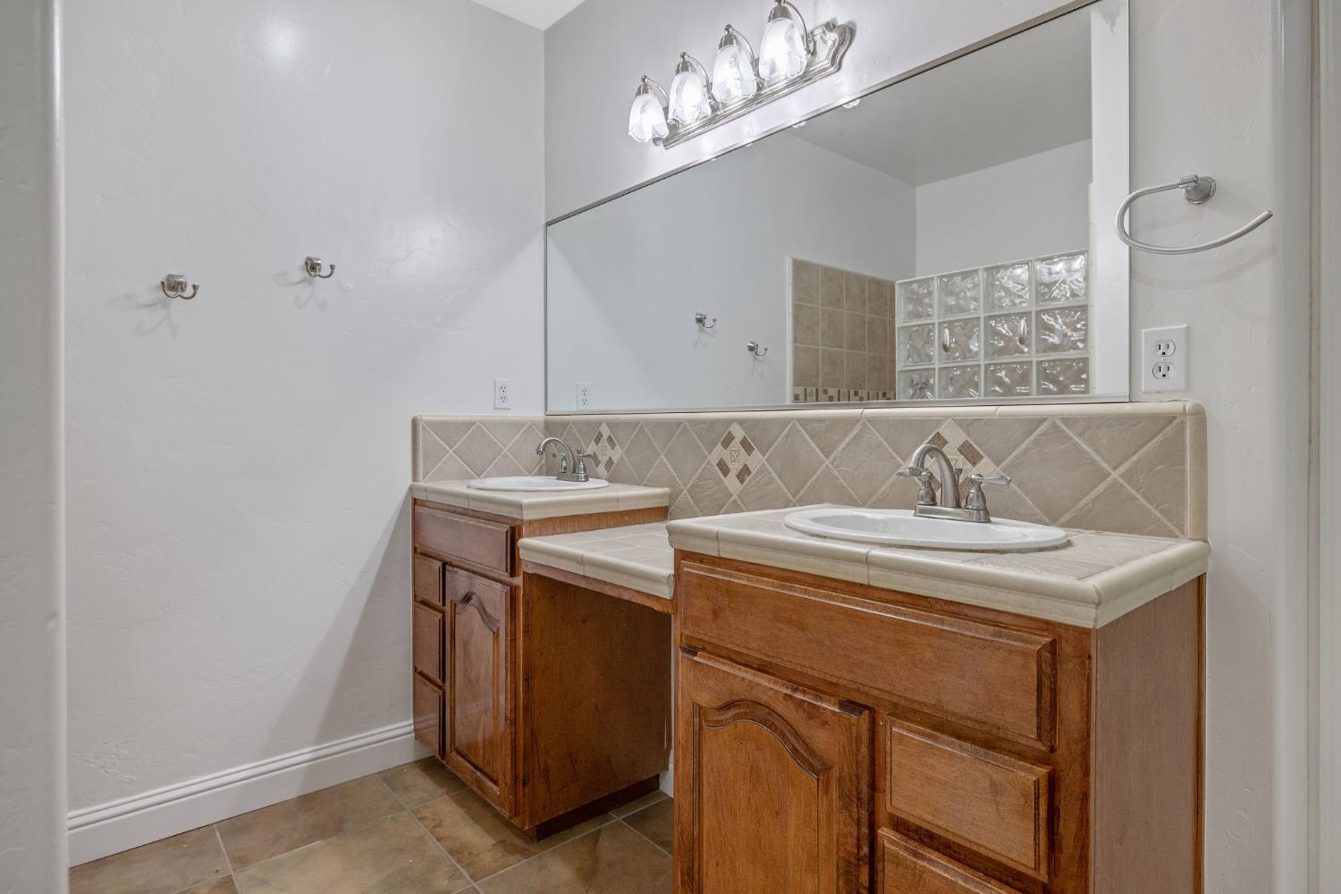 4421 E Douglas Ave, Visalia, CA 93292