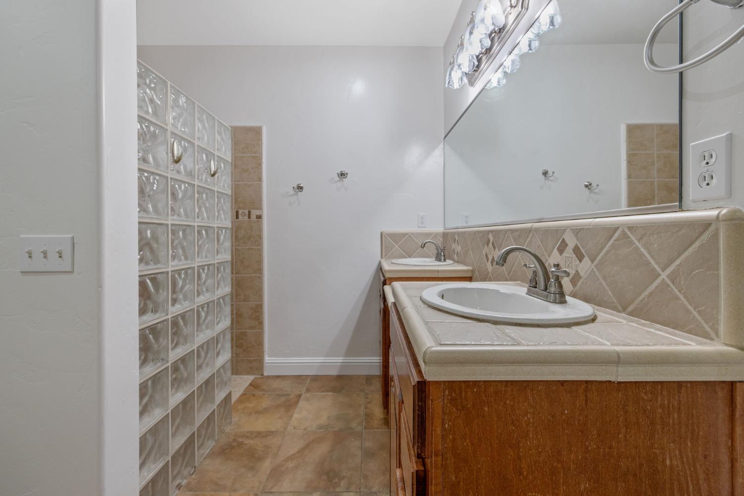 4421 E Douglas Ave, Visalia, CA 93292