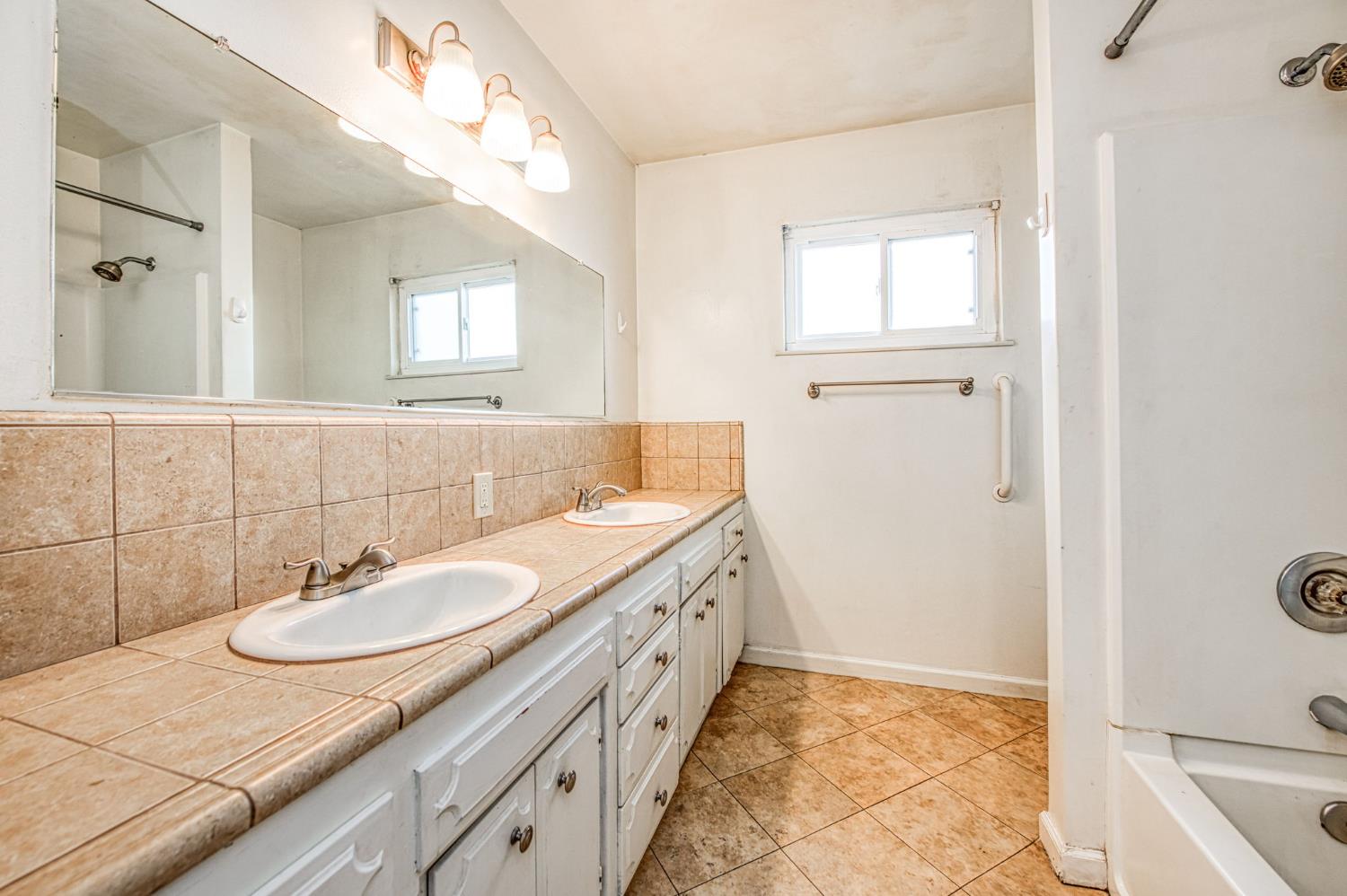 4129 N Ricewood Ave, Fresno, CA 93705