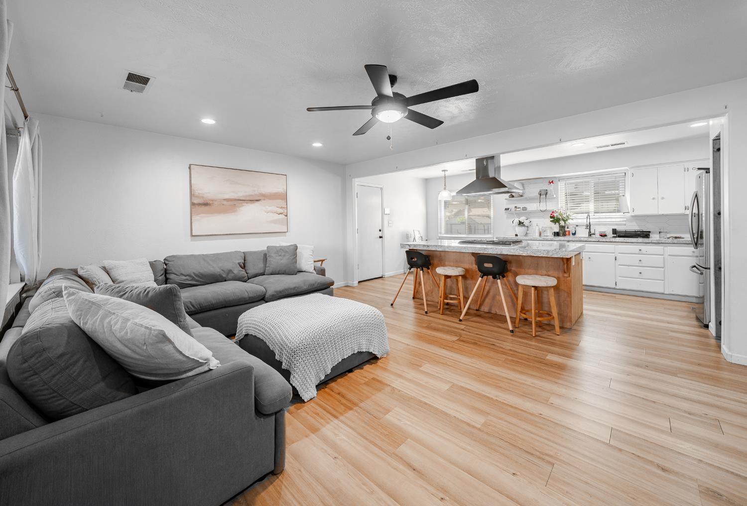 716 Willis Ave, Madera, CA 93637