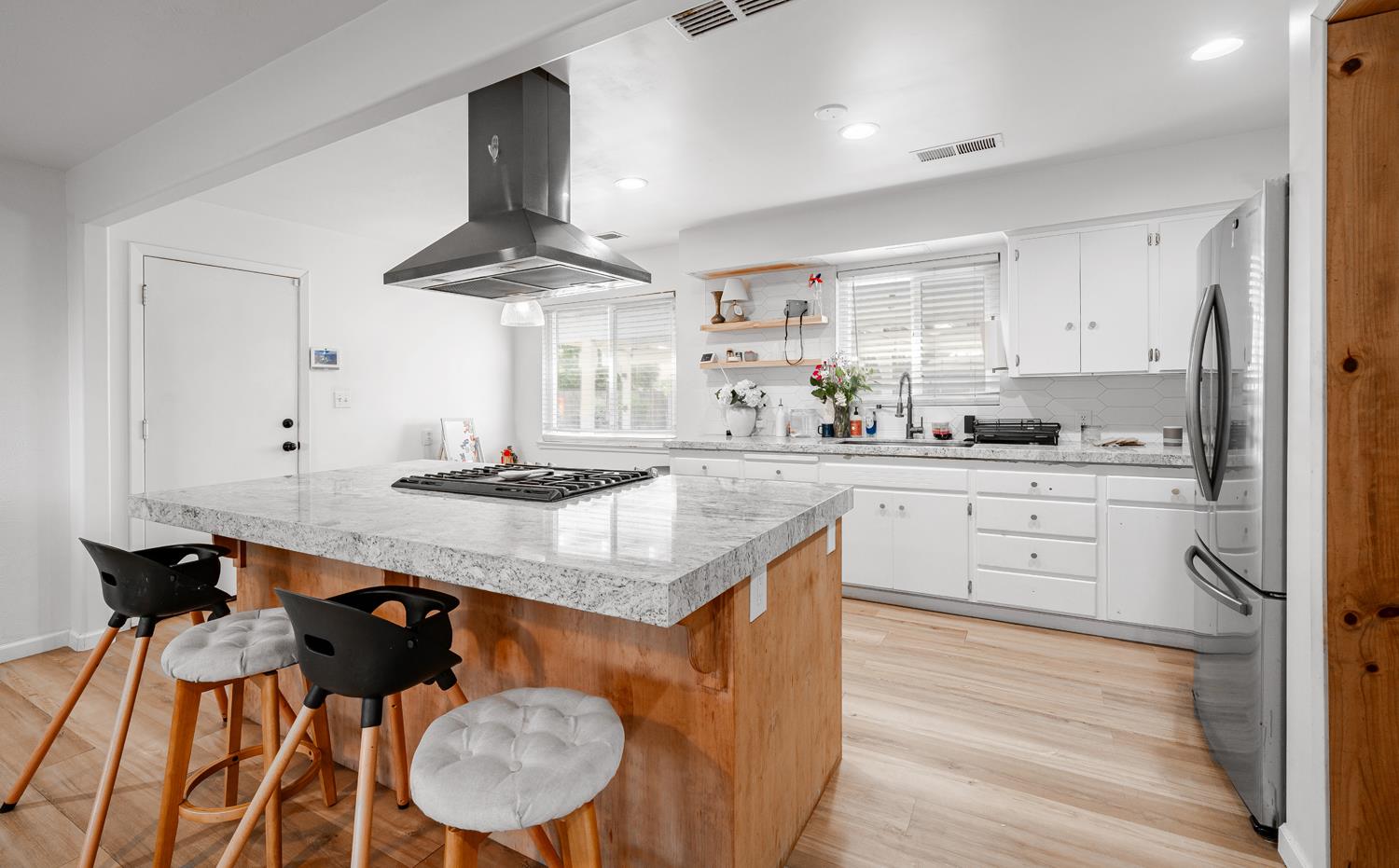 716 Willis Ave, Madera, CA 93637