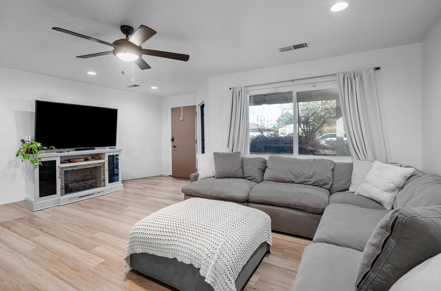 716 Willis Ave, Madera, CA 93637