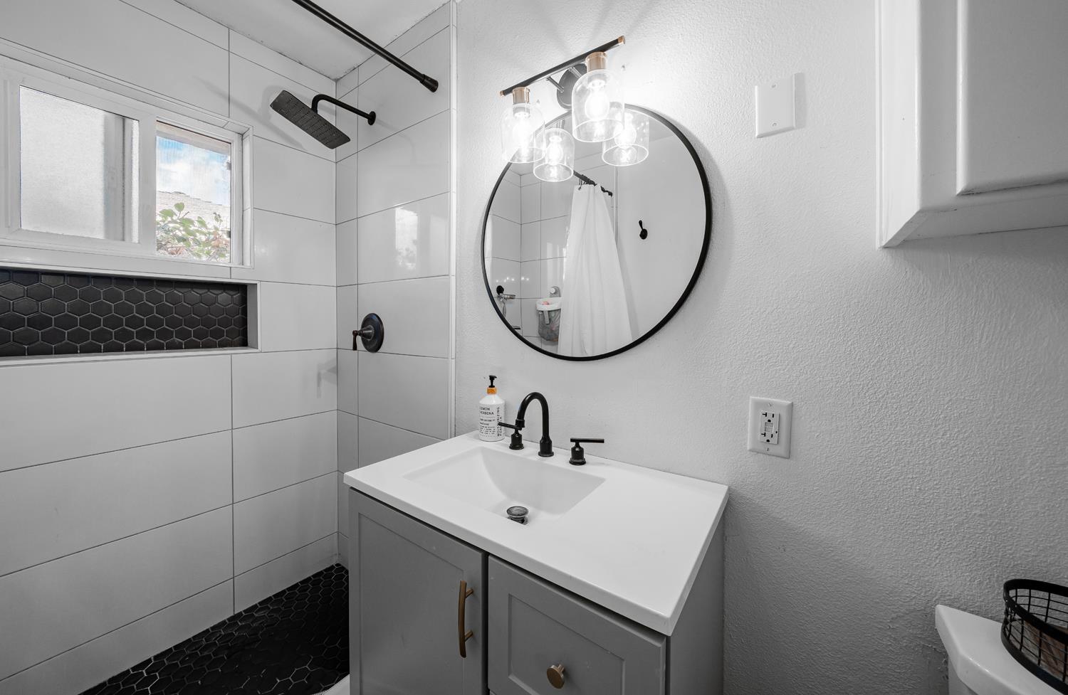 716 Willis Ave, Madera, CA 93637