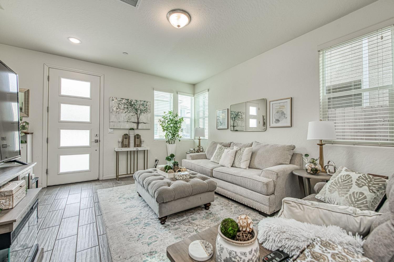 2053 N Ralph Ln, Clovis, CA 93619