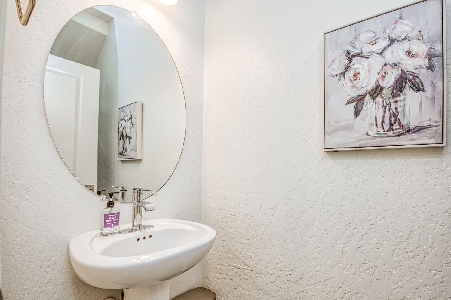 2053 N Ralph Ln, Clovis, CA 93619