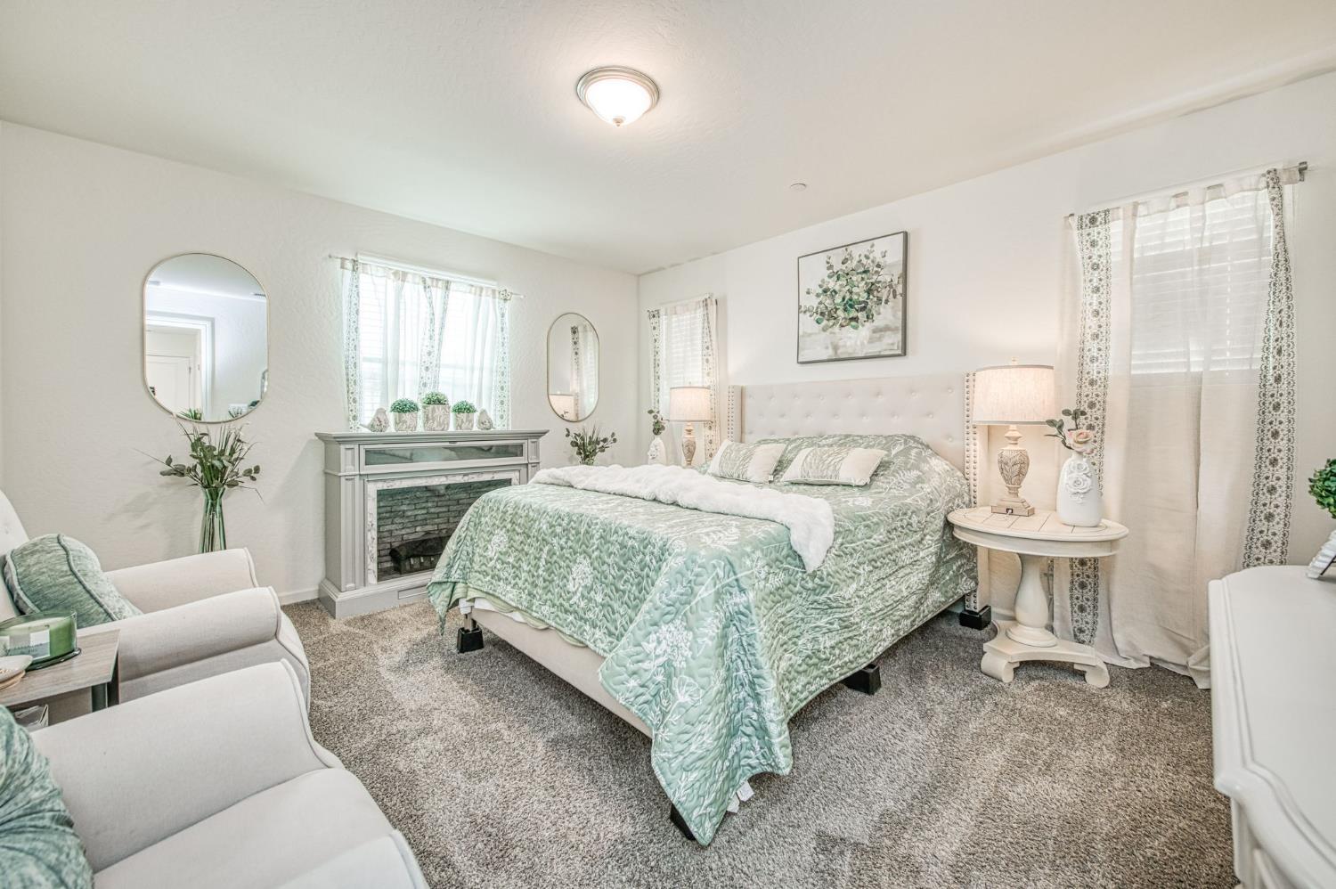 2053 N Ralph Ln, Clovis, CA 93619