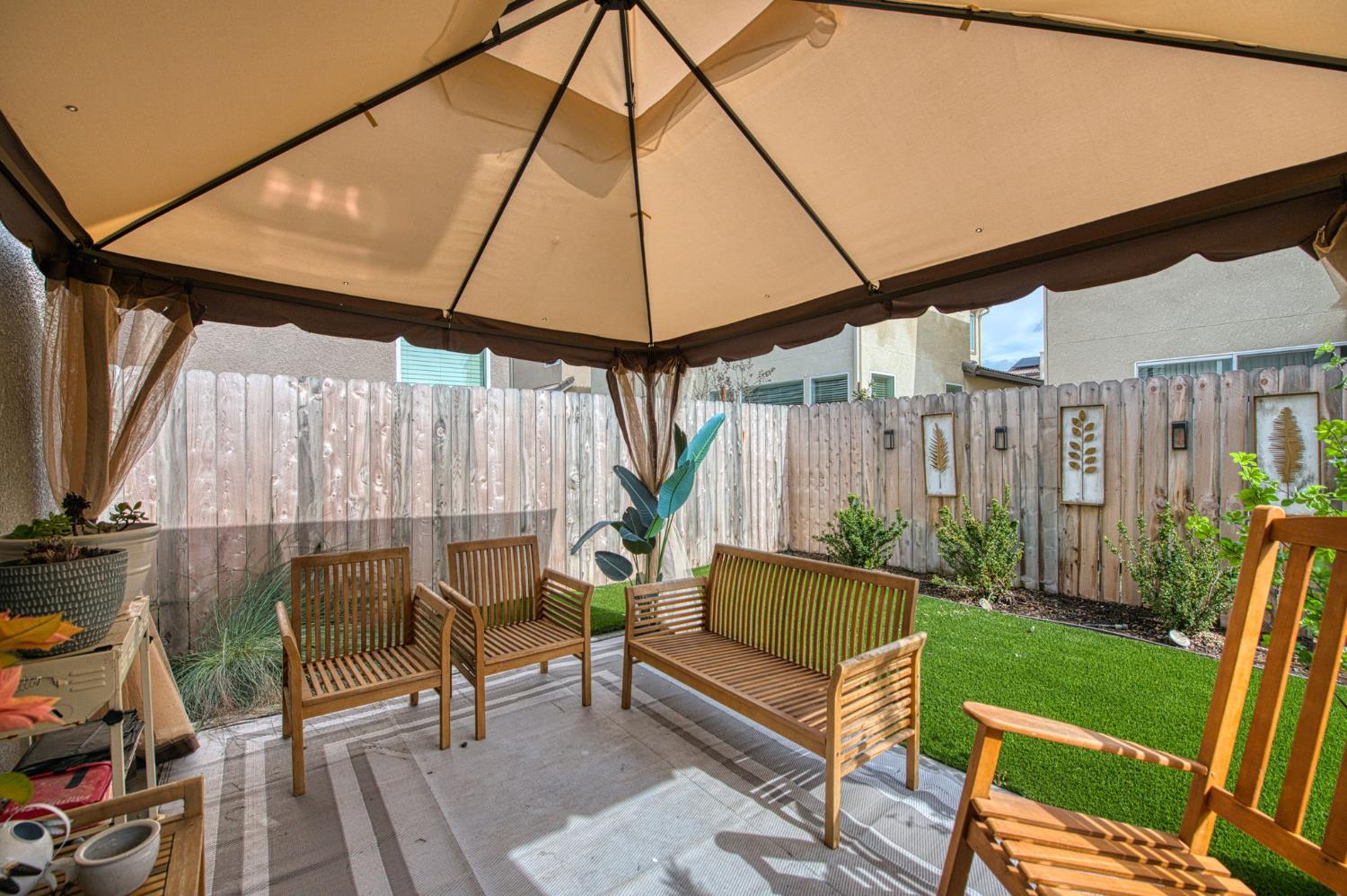 2053 N Ralph Ln, Clovis, CA 93619