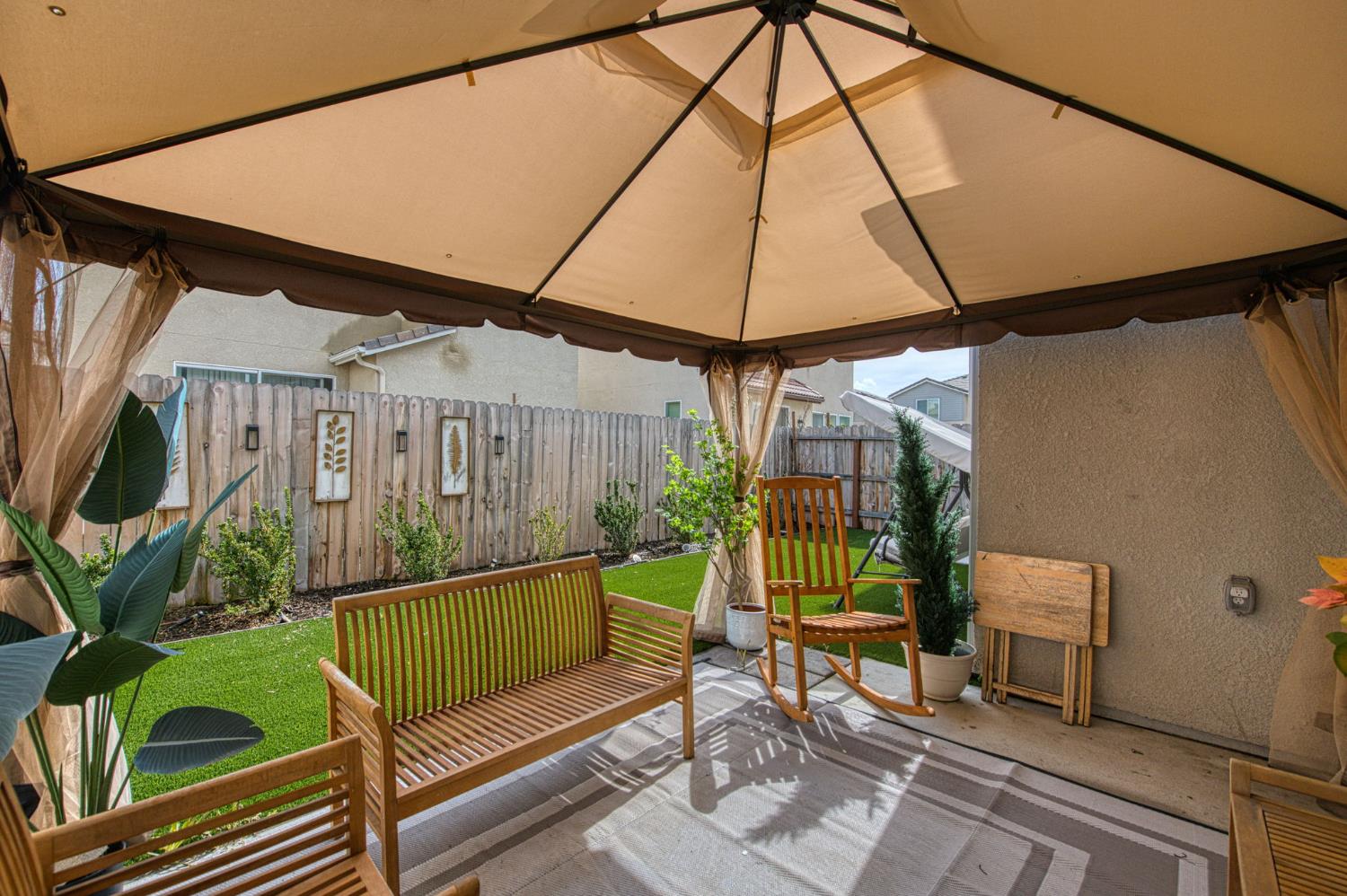 2053 N Ralph Ln, Clovis, CA 93619