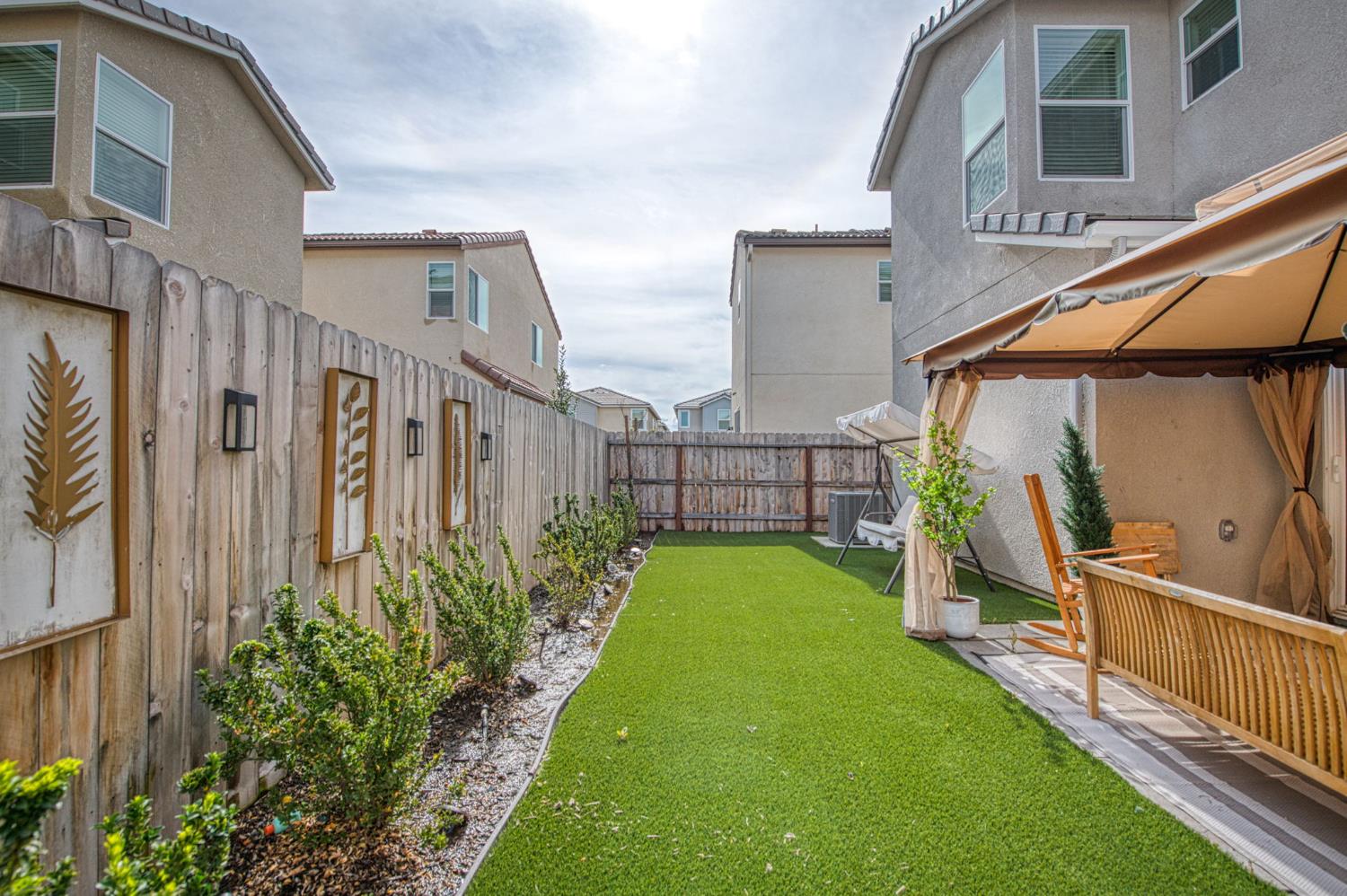 2053 N Ralph Ln, Clovis, CA 93619